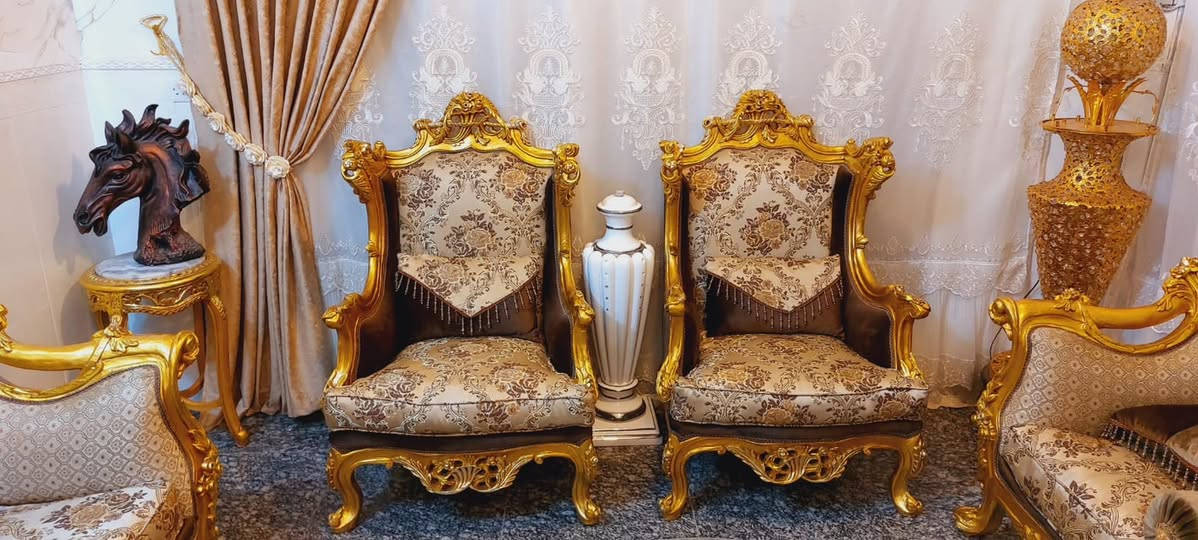 تخم زان مصري دمياطي عشر مقاعد مع سيت طبلات نظيف جدا بغداد الشعب ***********
