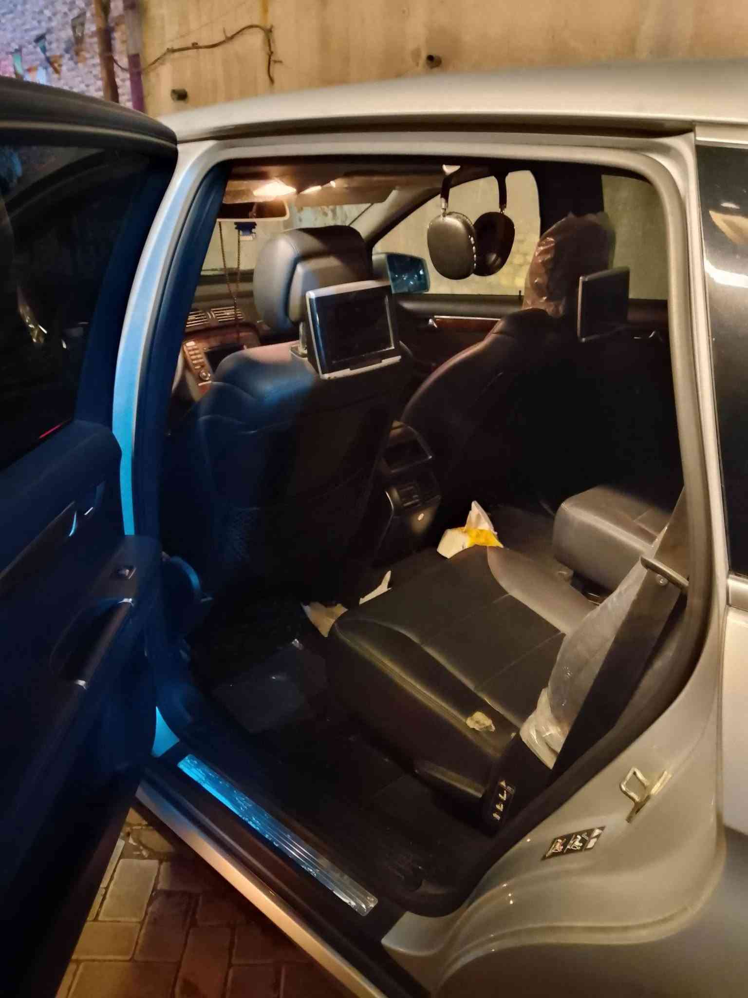 مارسدس موديل 2013 R350
جديد بدون كص كفاله من كلشي 
فور ويل 
7راكب جديد 

بيع فقط 

العنوان بغداد مدينة صدر 
***********

