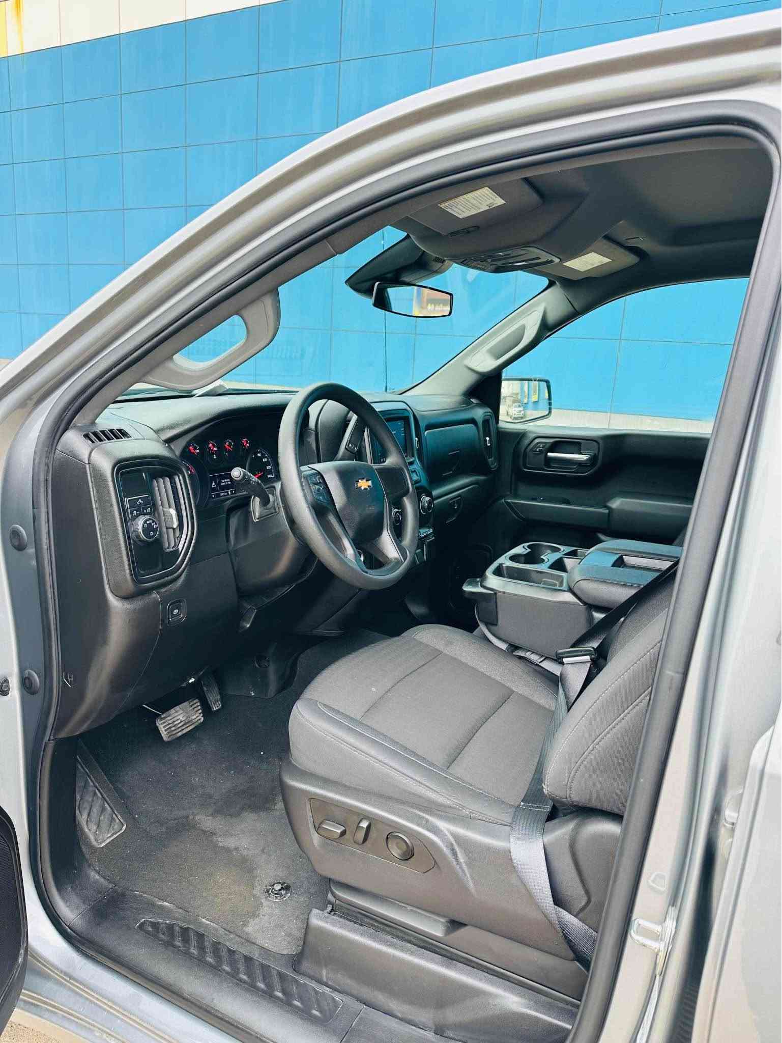 2024 CHEVROLET SILVERADO, C1500 CUSTOM

للبيع 

شوفرليت سلفرادو وارد امريكي موديل 2024
باب طويل بدي قصير 

حادث حافه البنيد صبغ + باب خلفي ايمن
صور حادث موجود 👇🏻

باقي السيارة مكفولة شواصي مكفولة

سعر 260 ورقة 

حجم محرك 2700 تون تيربو ✈️✈️

بصمة تشغيل وتشغيل عن بعد 

رادار امامي تحديد مسار توقف ذاتي

باب طويل بدي قصير المرغوب 

قطعتين تبريد 

شاشة وكامرة دوارة

رقم اربيل الجديد  
📞☎️***********

مكان السيارة اربيل (معرض اربيل كارس ) أربيل, العراق

نص مكتوب في الصور:
- 4 / 12
