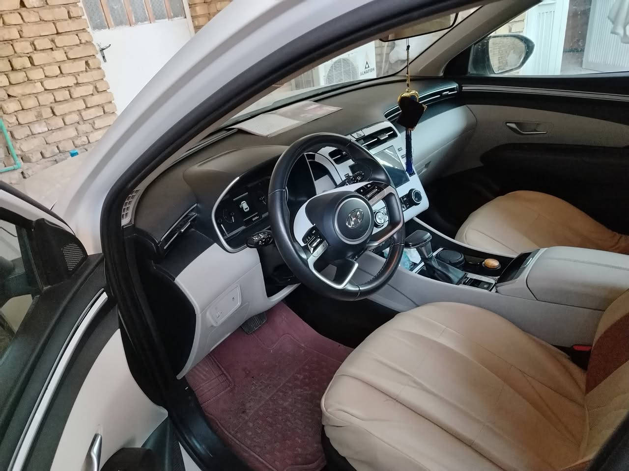السلام عليكم سياره توسان 2023 شرطيه بعد سنه اتصير حره ماشيه 34الف كفاله عامه سعر 175.....***********
