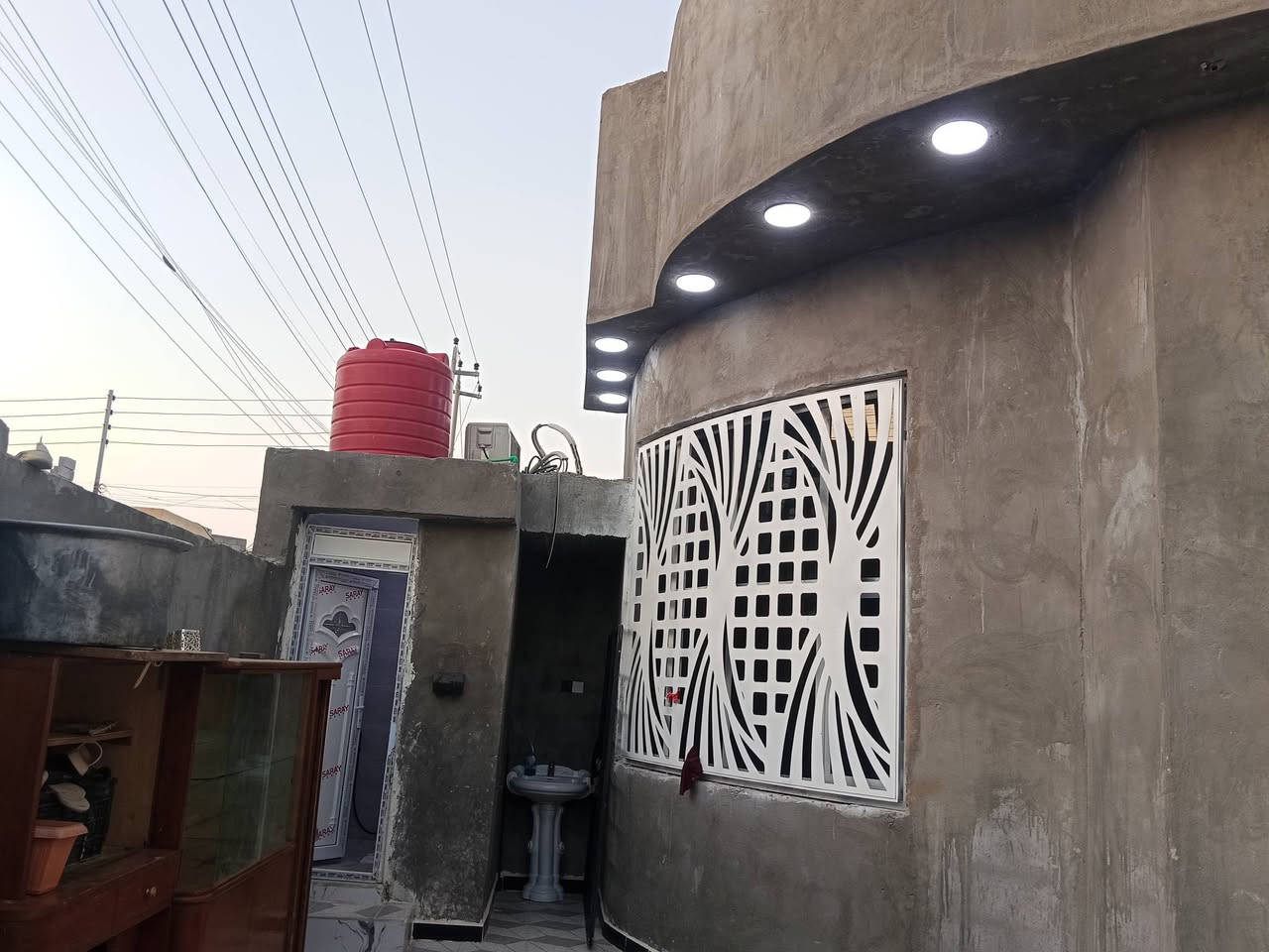 بيت طابو زراعي للبيع 

في قضاء ابو خصيب الحي العسكري 

مساحة البيت 200 متر 

يحتوي البيت على غرفتين ودوانية وصاله ومطبخ وحمام+ كراج 

السعر 87 مليون وبي مجال شي 

لاستفسار تواصل على رقم 

***********
