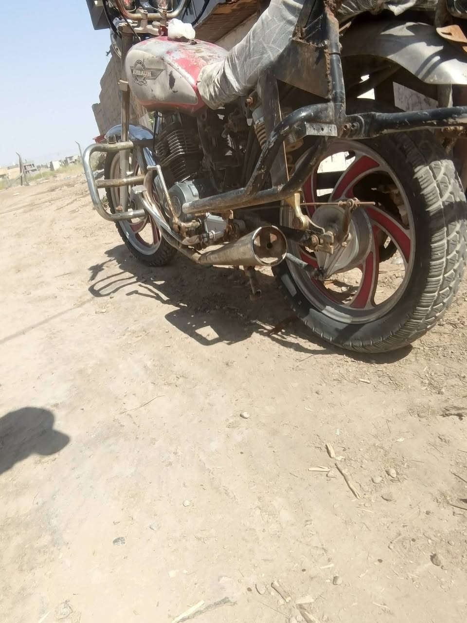 دراجه  جونده البيع  بدون أوراق سعره ٢٥٠ بيه مجال بكانه حله بكرلي هاذه رقمي ***********
