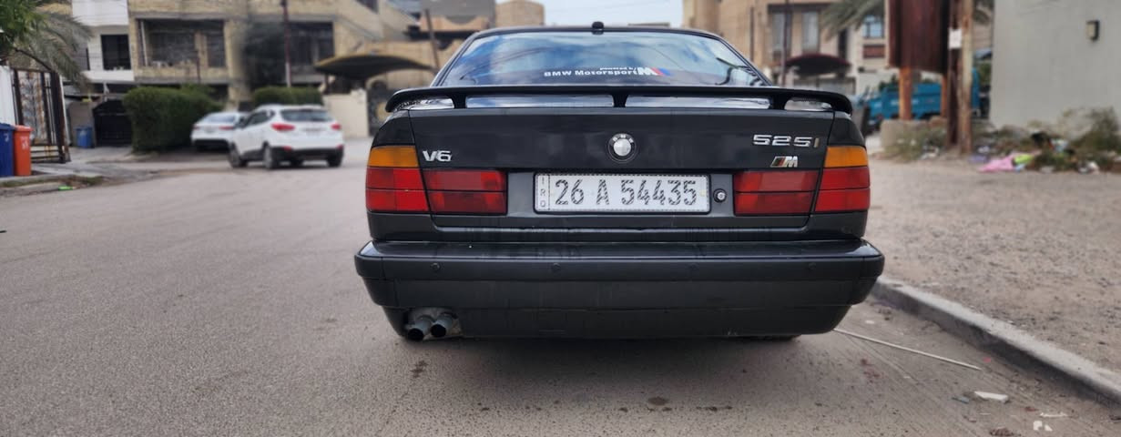 السلام عليكم ، من رخصة الادمن 
BMW 525 للبيع 
موديل 1992 , رقم انكليزي صلاح الدين  ، السيارة بأسمي شرط التحويل  ، المحرك مسكر فانوس حاوية ، ويل M 18
مصبوغة عام جمالية 
السيارة جاهزة وتبريد ، (البنيد بيه جراد) ، مكانها الفلوجة
السعر $52 وبيها مجال بسيط 
الرقم /***********
