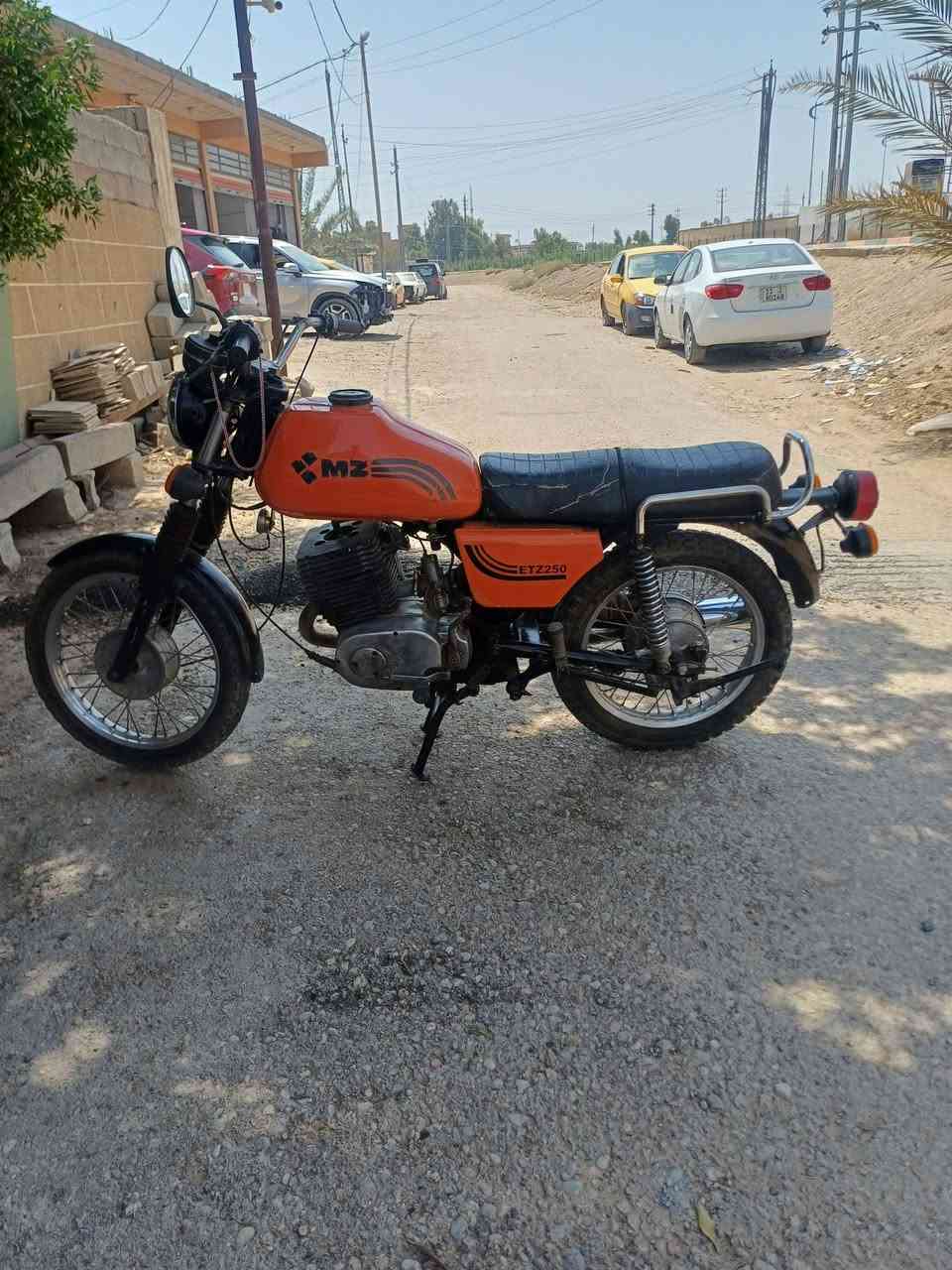 سلام عليكم دراجه mz 82 للبيع كصه 4  فوك تركي وجوة كلها الماني كهربائية كلها كامله لحيم خشم وجوة الكشن صلنصه تركي الاصلي الدراجه كامله السعر مليون وبيها مجال للستفسار *********** الموشراي لا يتعبني

