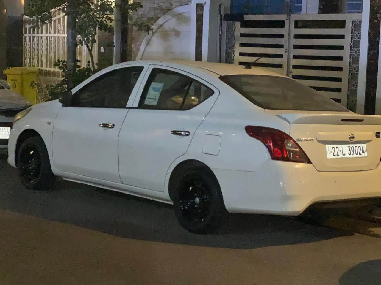 سياره موديل ٢٠١٩ مال بيت مال جناي للبيع فقط نقد بسمي سنويه سياره جديده بمعنى الكلمه وجاهزه برغي نقص ماكو  تخم تاير مع الويل جديد عبوه شركه اصليه جديده كير مكينه كفاله برغي ممفتوح بيها على وضع الشركه  بيها اربع قطع كلير فقط اثر شخوط باقي كفاله عامه ماشيه ١٤٥  
مكاني بياع 
الشراي اتصال فقط رجاء 
السعر ٨٨ بيها مجال لشراي 
***********
