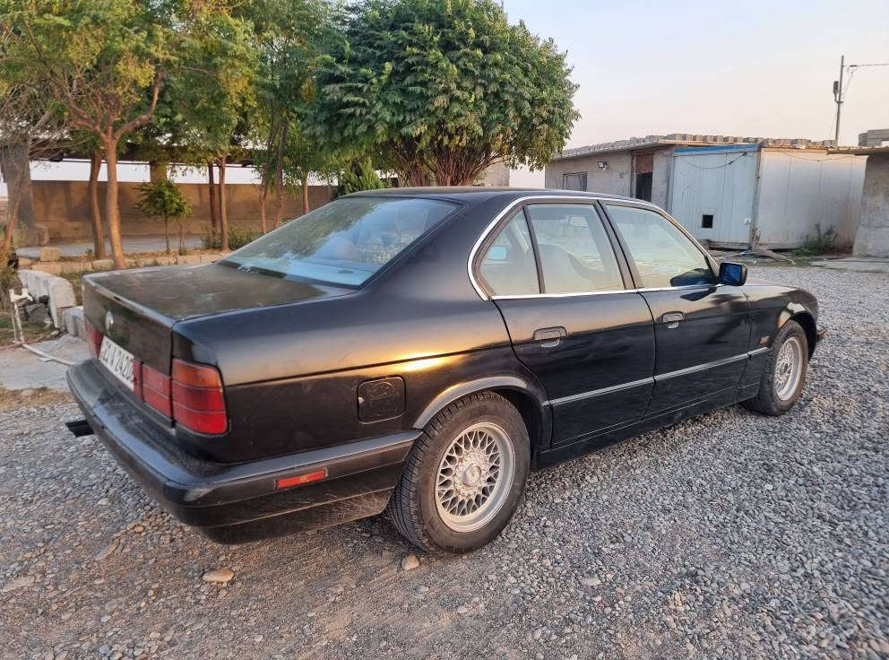 سڵاوی خوای گەورە لە هەموو لایەک
بیئێم مۆدێل 1991
مەکینە 525
گێڕ ئۆتۆماتیک
تەبرید بەشەرت
سەقف سڵایت
پێش پان
چوار جام کارەبا
کۆبۆن بانزینی هەیە
گێڕوو مەکینەو ئەکسل بەشەرت
ڕەقەم سلێمانی تا 2029 تازەیە
دەعمو لێدراوی چاملغ دوای سایەق دوو بستە بێ ناوگرتن هەر ئەوەی هەیە
شوێن چەمچەماڵ گۆڕینەوەش ئەکەم بەشتێک بەدڵم بێت
***********
*********** شمشمل, السليمانية
