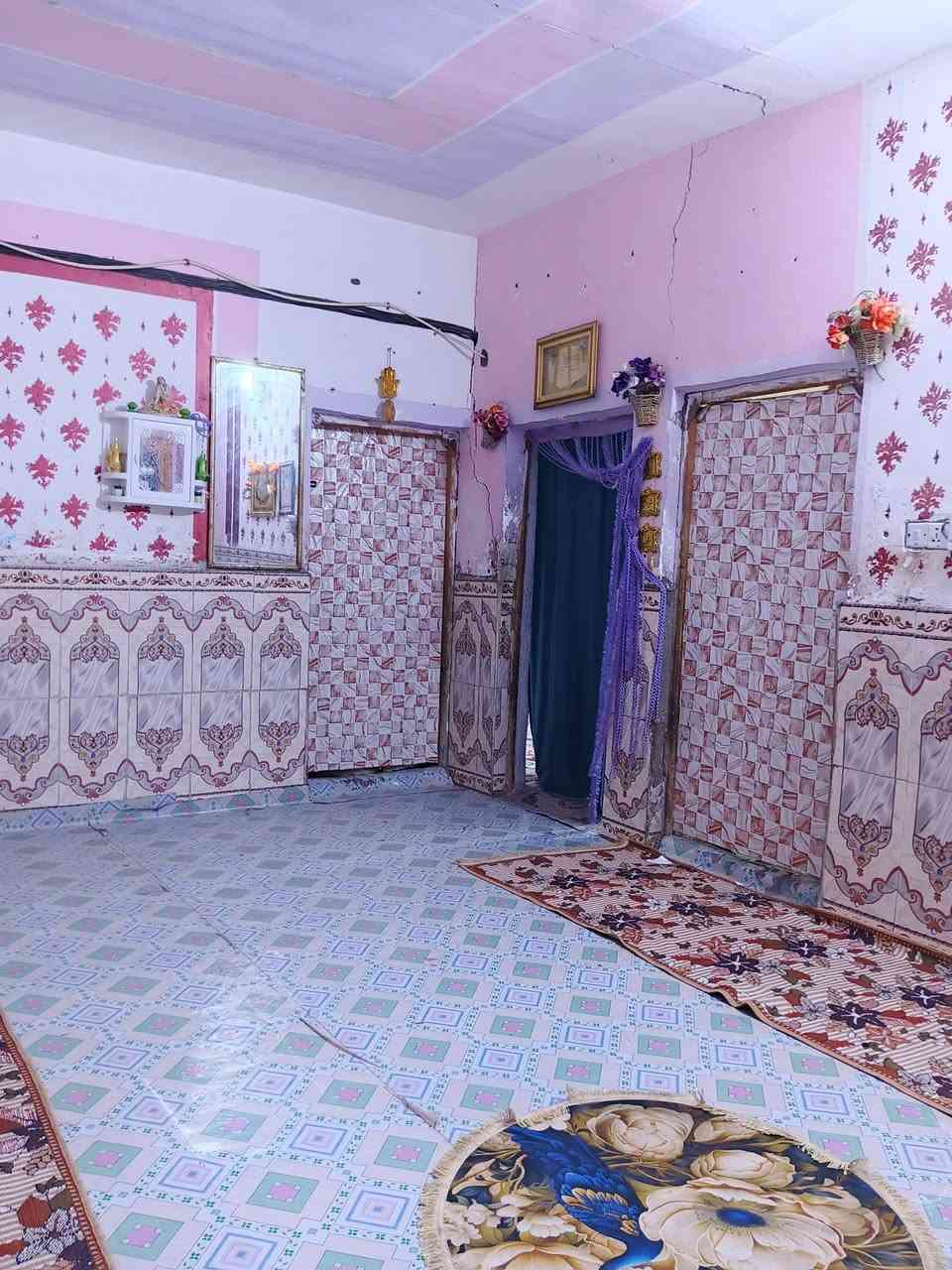 السلام عليكم بيت زراعي مساحه 200 بي ثلاث غرف وصاله مطبخ ديوانيه السعر 40 وبي مجال*********** شارع 7 امتار
