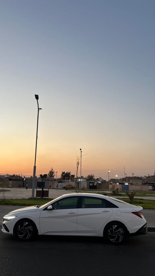 سلام عليكم 
النترا وارد امريكي موديل 24 حره رقم بغداد مشروع وطني السياره بااسمي تحويل ثاني يوم
السياره فول مواصفات وحادثها بنيد وجاملق صفحه اليمين ومبدلات ابلادي  وبيها بارد بجاملق بصفحه اليسار

ماشيه 49 

المواصفات:

• محرك ٢٠٠٠ سي سي، ٤ سلندر
• قير أوتوماتيك 
• فتحه شباك
• دفع أمامي
• تبريدثلاجه
• طخم تاير جديد
• دوشمه كنشات وارضيه اصليه
• نظام مانع انغلاق الفرامل
• نظام الثبات الإلكتروني
• نظام التحكم بالجر
• مساعد صعود المرتفعات
• كاميرا خلفية
• شاشة كبيرة ١٠٫٢٥ إنج
• تشغيل أبل كار بلاي
• تشغيل أندرويد أوتو
• بلوتوث
• نظام صوتي بست سماعات
• منافذ يو إس بي
• تحكم صوتي 
• مثبت سرعة
• سكان متعدد الاتجاهات
• دخول ذكي 
• تشغيل زر
• تكييف أوتوماتيك
• تحكم منفصل للتكييف
• مرايا كهربائية
• مرايا مدفأة
• شبابيك كهربائية
• مقاعد قماش
• مقاعد خلفية قابلة للطي
• منفذ يو إس بي خلفي
• تحذير النقطة العمياء
• تحذير حركة المرور الخلفية
• المحافظة على المسار
• تحذير مغادرة المسار
• تحذير الاصطدام الأمامي
• فرملة طوارئ أوتوماتيكية
• تنبيه انتباه السائق
• مراقبة ضغط الإطارات
• وسائد هوائية متعددة
• نظام منع تشغيل السيارة
• نظام إنذار ضد السرقة
• وتشغيل عن بعد 

بعد مواصفاته معروفه 
سياره جديده للاستفسار ع الرقم *********** بيه واتساب 

السعر 157 وبيها مجال كلش قليل
