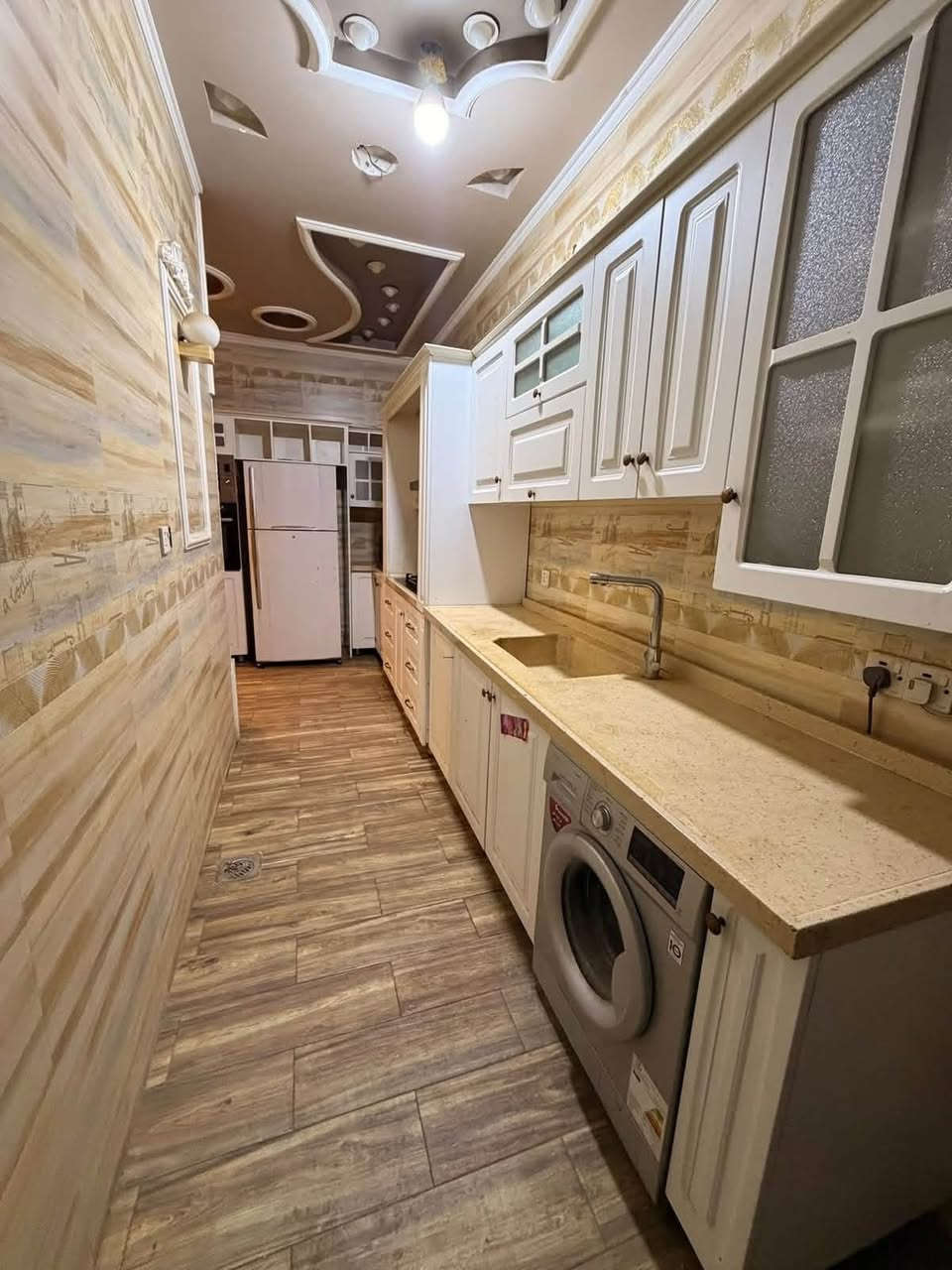🏡 للإيجار في #السيدية
━━━━━━━━━━━━━━

✨ بيت طابق أرضي مؤثث بالكامل، بموقع مميز على شارع عرض 20م.

🔹 يحتوي على:
• غرفتين نوم
• صالة
• مطبخ
• خدمات
• كراج

💰 السعر:
• مليون وربع شهرياً، شهر بشهر.
• مليون و150 ألف شهرياً، عند الدفع كل 3 أشهر — قفل.

━━━━━━━━━━━━━━

📞 للاستفسار: ***********

🏢 مكتب حلم عقاري للاستثمار العقاري

📍 موقع المكتب: السيدية الضباط شارع الكويتي

يتوفر لدينا عروض أخرى بمختلف الأسعار والمساحات والمواقع.
━━━━━━━━━━━━━━
#مكتب_حلم_عقاري #عقارات_السيدية #بيوت_للإيجار
