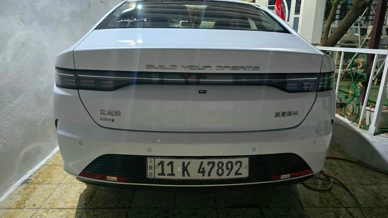 سلام عليكم سياره بيوايدي سياره جديد مكفوله ماشيه7500 السعر 135مكان بغداد رقم ***********
