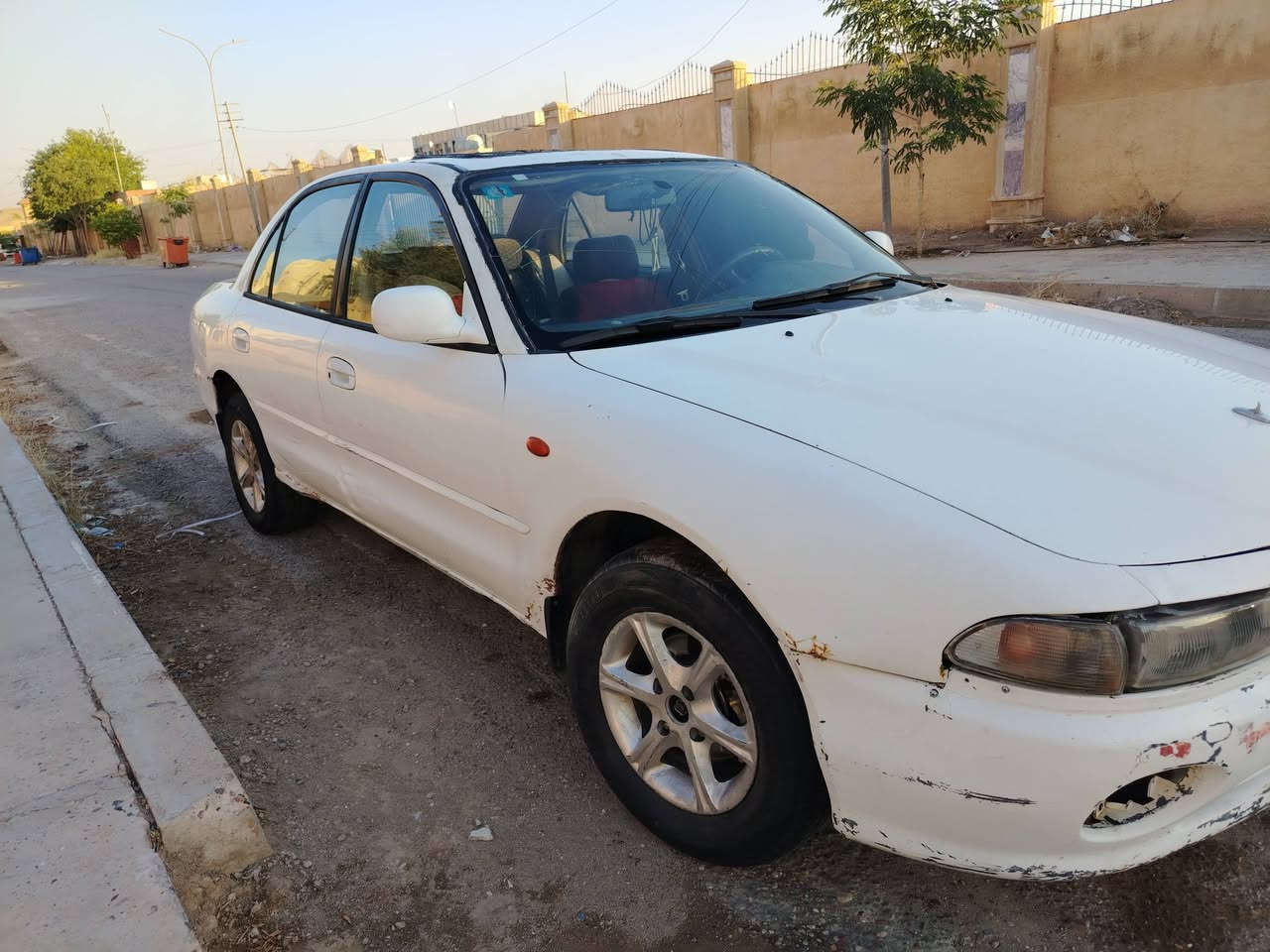 السلام عليكم اعادت النشر بسبب الوعود الكاذبه للبيع او مراوس حسب القناعه مسبوشي كلنت موديل 1993 جاهزه كير محرك تبريد تدفه صدر تايرات نص عمر كهربائية كلها شغاله كشر شوف العين بلادي  ترايك للبصره جاهزه ماتصرف عليها ربع مكان السياره تكريت الاستفسار على الرقم ***********

