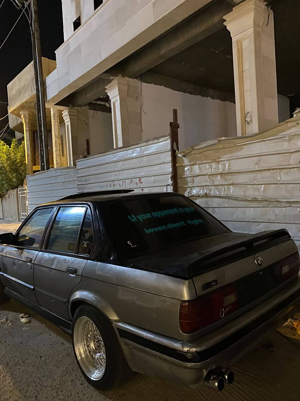 سلام عليكم سياره للبيع
بيم زعره 316 مكينه 6بيم مسكر كير عادي دجتل سياره حلوه الحداده الكدام نص عمر ول اكسل مفتوح وراه 100/100
السياره جاهزه من كل النواحي كهربيات كامله لايتات جدد 
السياره بسمي رقم انكليزي السنويه تنتهي بل2031مداور ثاني يوم 
غرفه بل جيس عوزه بس تنته 
ويل رياضي 2سيز 
السعر 39وبيه مجال لطيبين
مكاني بصره زبير حي العسكري 
 رقمي ***********
