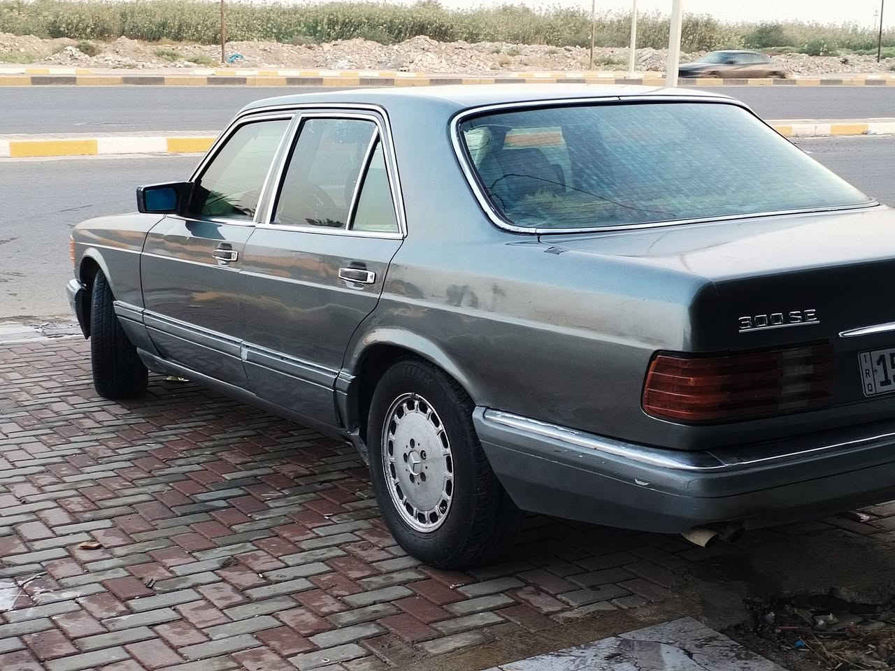 مرسيدس سي300 • ١٩٩٠ • رقم انبار