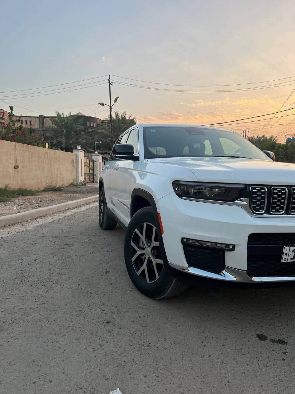 ✨🤍”Jeep 2025”🤍✨
السعر  2700$
الموصفات (Limited ) 
6 سلندر 3:6    :: 5 راكب + 2 ويل 
كشنات جلد ✨
شاشه كبيره +كامره 
كشنات جلد + تدفئ تبريد 
بصمه تشغيل عن بعد
تنبيه قبل لاصطدام 
اشاير بل مري 
حساس امامي خلفي
صندوق كهربائي
تثبيت مسار 
تثبيت سرعه 
تحكمات ستيرن 
رادار امامي مع مانع تصادم 
مانع تصادم خلفي
باقي موصفات معروفه 
( السياره داخله شهداء ب اسمي لا ورثه بيها ولا قاصرين اسويلك وكاله عامه بعدله سنه و 4 اشهر وتصير حره ) 
ضرر امريكه بنيد تبديل وجاملغ شبر بدايته حار 
الرقم لاستفسار ‭***********‬
