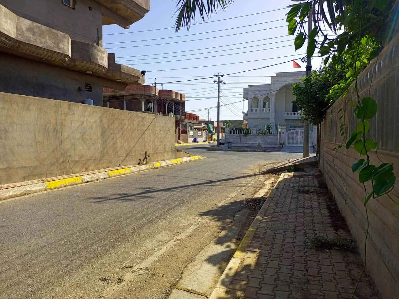 كاع للبيع خلف الملعب 130متر  واجهه 10 امتار نوع العقار (طابو)موقعه مميز أول فرع صاير السعر مناسب جداً السعر 55مليون  وبي مجال رقم الهاتف‭***********‬
