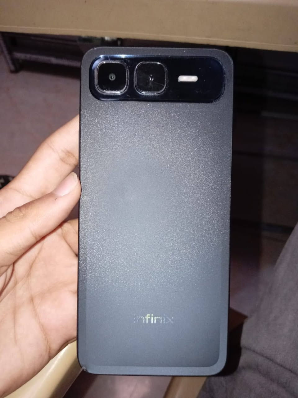 للبيع جهاز انفنكس سمارت 10 بلس (Infinix SMART 10 Plus) نظيف ومواصفاته قوية.المواصفات:الذاكرة: 128 جيجا.الرام: 16 جيجا (8 أساسي + 8 إضافي) الجهاز سريع وما يعلك بالألعاب والتصفح.البطارية: عملاقة 6000 ملي أمبير تطول يومين بالراحة استخدام ثقيل.الملاحظات: الجهاز شغال طبيعي 100%، بس بيه كسر بسيط بالشاشة ومسوي له لزقة حماية نانو حراري، واللمس شغال طيارة وما مأثر عليه نهائياً.السعر: 100 ألف دينار (وبيه مجال بسيط للشراي الصدكي).المكان: [نهايه حي اور]المراسلة على الخاص أو المراسله على واتساب: [***********]
