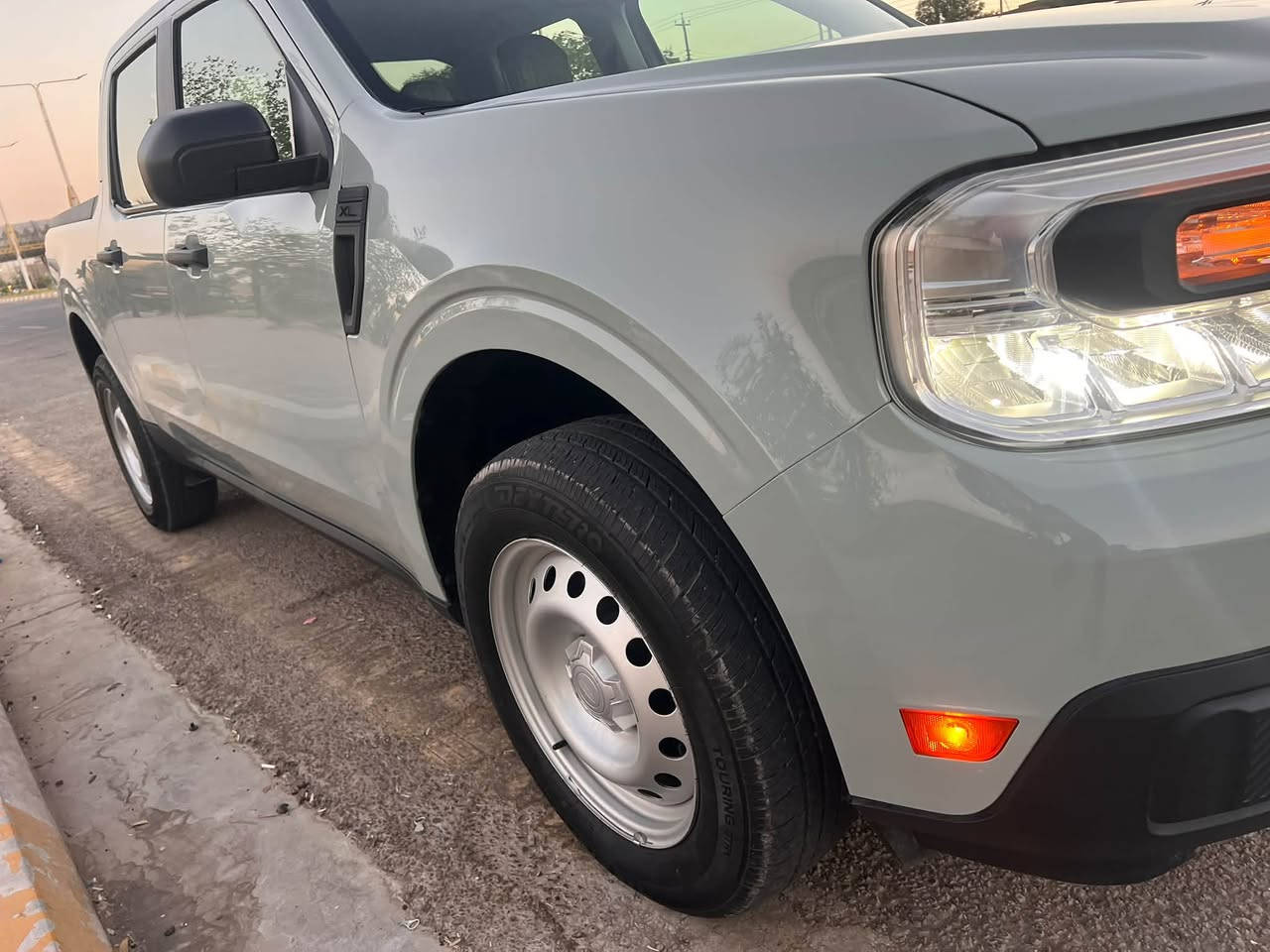 🚘 للبيع فورد مافريك Ford Maverick XL موديل 2024 هايبرد
🔹 اللون: أسمنتي
🔹 الترقيم: بغداد
🔹 الممشى: 43 ألف ميل
🔹 المحرك: 2.5 لتر هايبرد
🔹 الدفع: أمامي
🔹 القير: أوتوماتيك CVT
🔹 البجم: كبس / 4 أبواب
🔹 الحادث: جانبي
🔹 الإيرباكات: بدون إيرباك
🔹 الفئة: XL

المواصفات:

• شاشة 8 إنج
• Apple CarPlay وAndroid Auto
• كاميرا خلفية
• مصابيح LED
• مثبت سرعة
• نظام منع التصادم
• أنظمة قيادة متعددة

📸 صور الحادث موجودة، والسونار متوفر

البيع مستعجل والسعر مناسب: 169

📞 للتواصل: ***********
