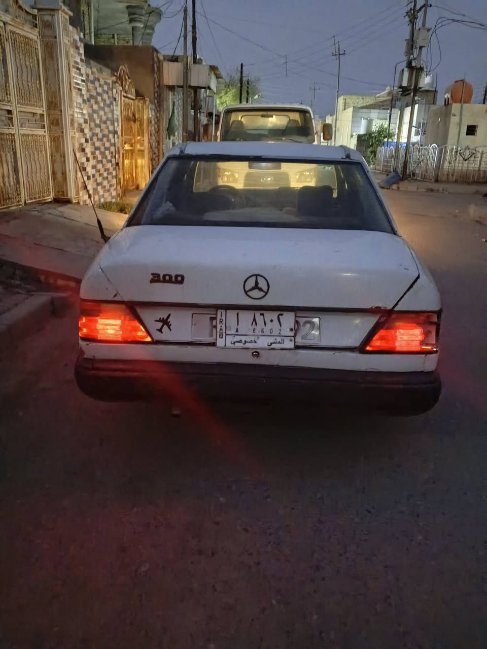 مارسدس دب موديل 1989 رقم مثنى ألماني سنويه عضم كير مكينه 2500 مكفولات  تخم تاير كهربايته شغاله مسجل هورن لايت عالي ناصي غرفته نضيفه بلاديه سياره خدميه وحلوه مابيه ضربه صبغ بلاد تريها حلو مكان السياره العماره ملاحضه راعيه متوفي وعندي اسماهم وعنوانهم سنويه نافذه
 رجاء لحد يكلي شبيبه سياره ذكرت كلشي 
السعر 21 قفل 
رقمي ***********

