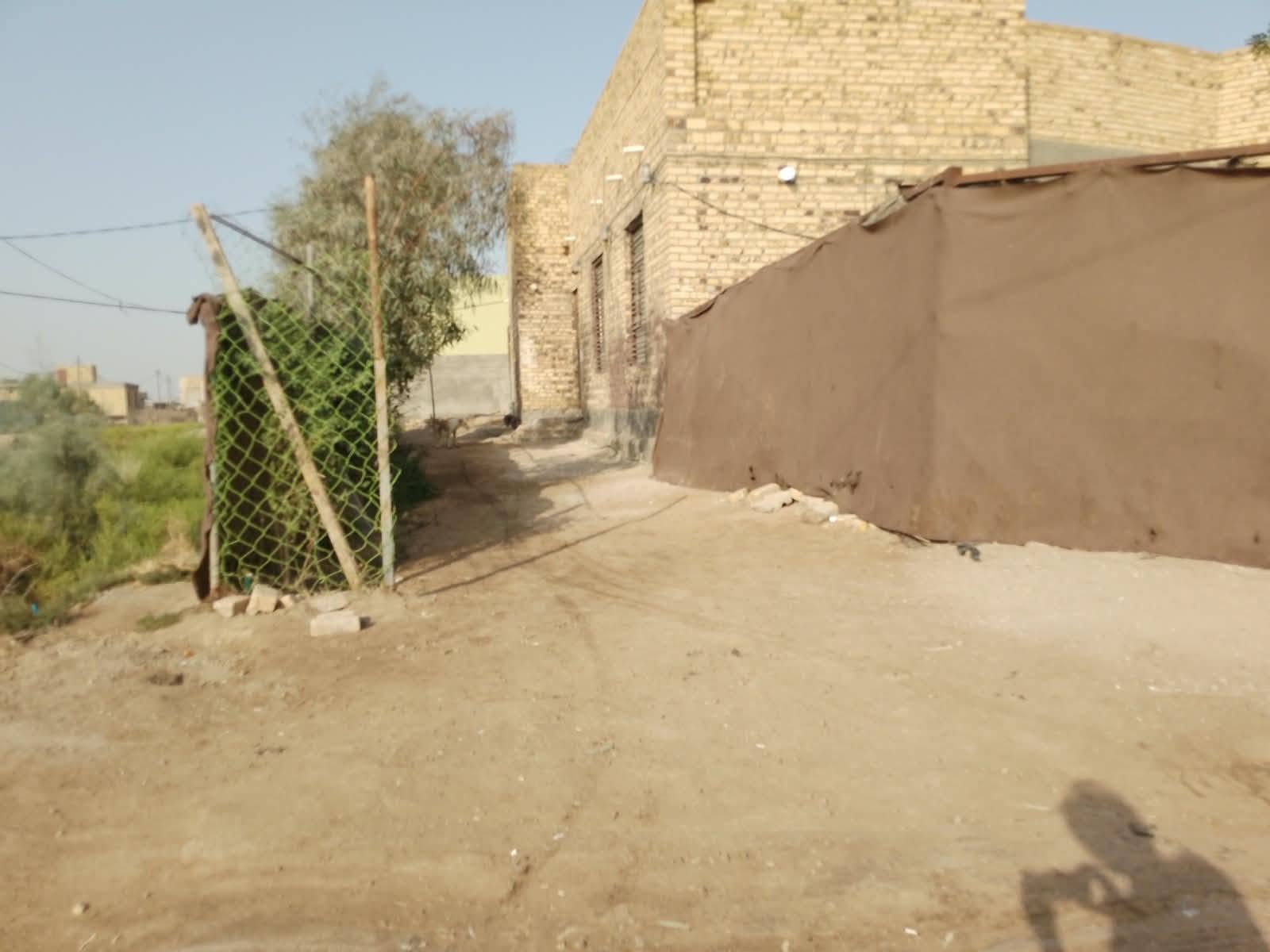 السلام عليكم للبيع بيت طابو زراعي سند 25 مداور المكان حي منصور ع نزلت الشهيد ماهر قرب بيت سلمان الكيم 3غرف وصاله ومطبخ وحمامات الاساس صب كونكريت بناء طابوك الارضيه بورسلاين الصطح عكاده وحديقه البيت ركن المساحه 500 متر *********** بي واتساب
