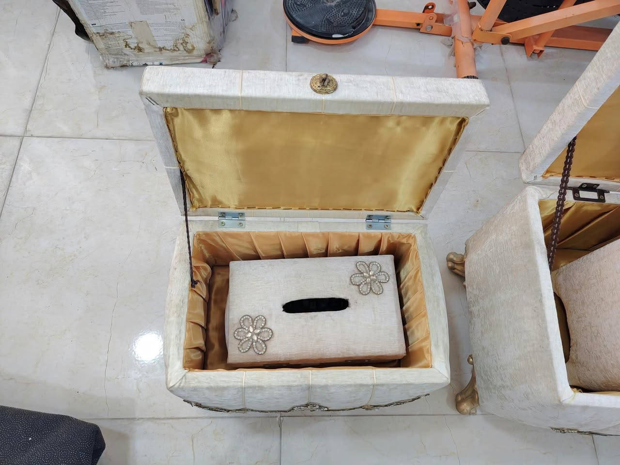 غراض مستخدمة للبيع
