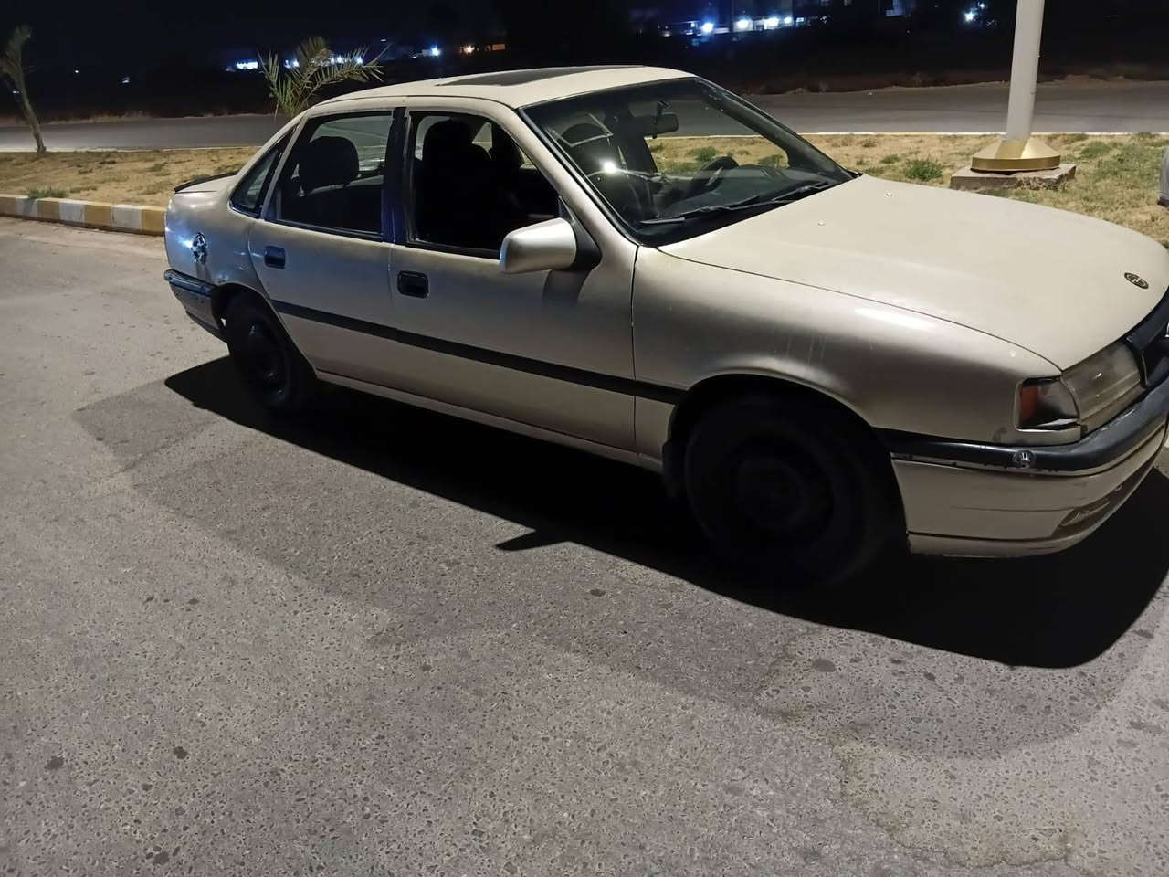 السلام عليكم للبيع اوبل فكتره رقم صلاح الدين محرك2000 شرط التحويل  رقم ***********
