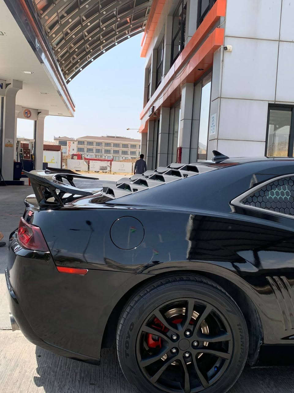 كمارو RS 2015
⚙️ محرك 6 سلندر 3.6L
🚘 فئة RS
🎛️ تحكم استيرن
🪑 دوشمه جديده + كشنات كهرباء
❄️ تكييف وتبريد
 💡منظومه زنون 
🛞 ويل 18
🖤 لون أسود
🏁 محدث بل كامل 18
🏁 جناح خلفي
⚙️ گير أوتوماتيك

كفاله شواصي ولغد گير ومحرك حادث فقط دعاميه اماميه مصبوغه عام جماليه السيارة شكلها رياضي ومواصفاتها حلوة، مناسبة لل يريد كمارو V6 استخدام يومي.
الفحص والتفاصيل الباقية للجاد، والسعر قابل للتفاوض بالمعقول.
سعرررر 97
موقع بغداد 
رقم تواصل 
*********** بغداد, العراق
