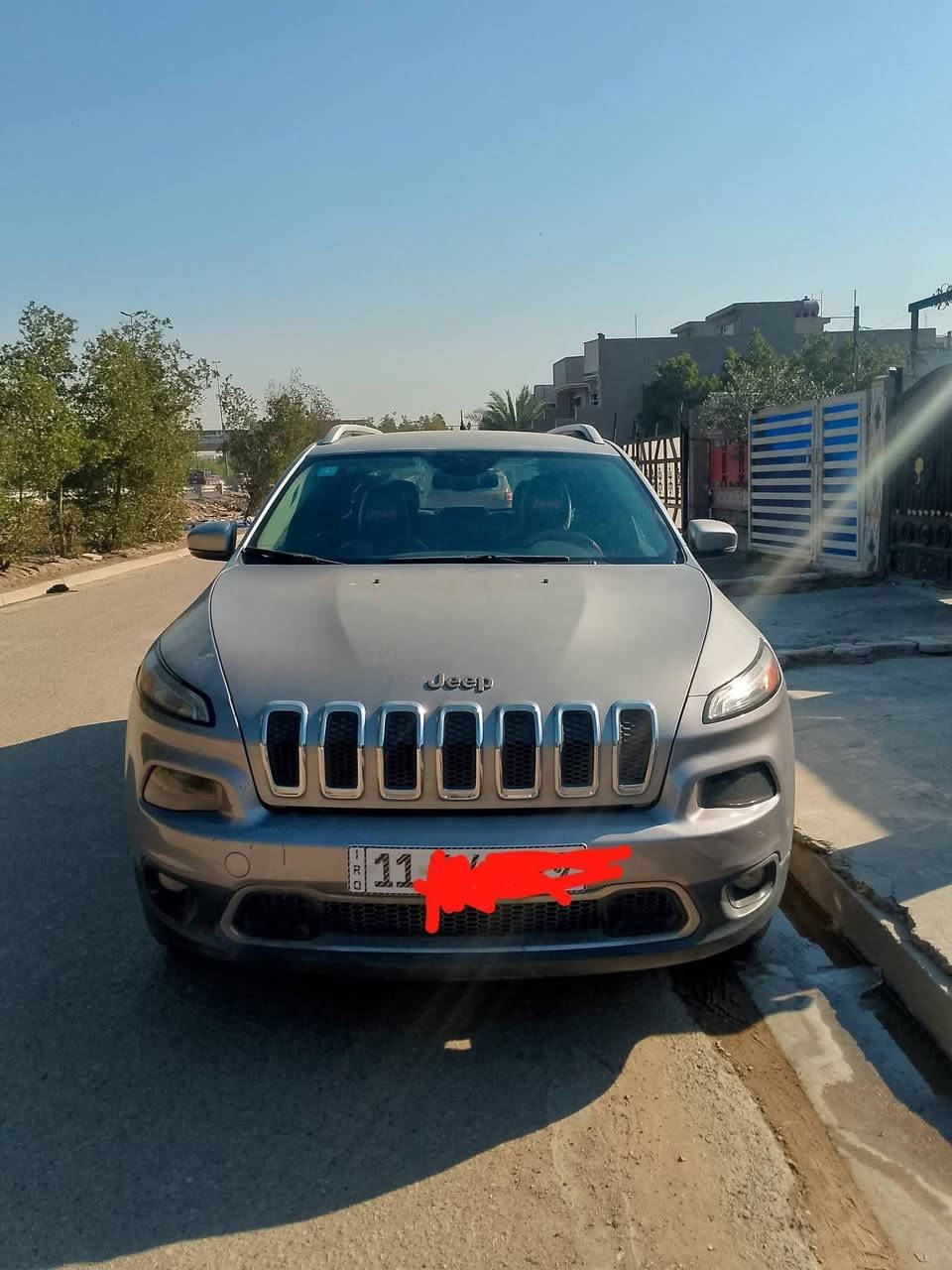 جيب شيروكي موديل ٢٠١٥ / بأسمي / رقم بغداد جديد / سنويه نافذه لغاية عام ٢٠٣٠ /محرك ٤ سلندر ٢٤٠٠ السياره ماشيه ٦٠ الف / بصمه/ تشغيل عن بعد / تدفئة تبريد شغال/ شاشه كامره دواره / مكان السياره بغداد الدورة / *********** / إذا تسأل عن حادث أو صبغ اليشتري يأخذ السياره سونار ويتأكد بنفسه ليكون مطمأن/// السعر 100$
