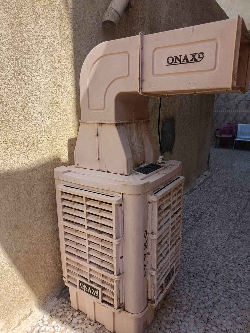 للبيع مبرده شغاله و نضيفه نوع اوناكس حجم ٥٠ فقط نقصه الوجه المامي   لستفساره عله السعر عله الخاص أو الاتصال (***********)
