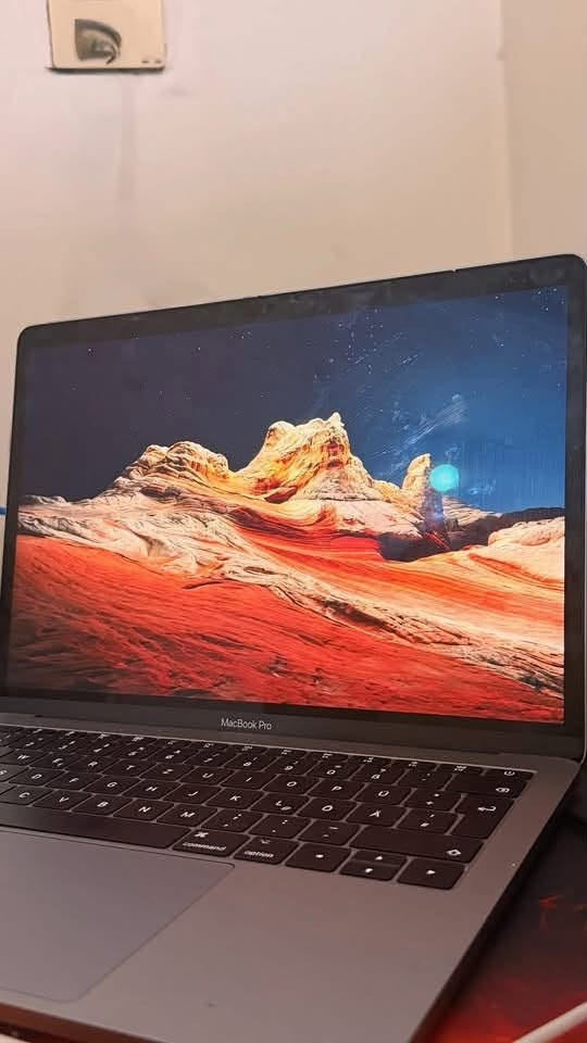 ماك بوك برو
ذاكرة 512
رام 8GB

وباقي المواصفات بالصورة ✅✅
السعر 300 
***********
نضافتها 95%
استخدام شخصي
مكاني كربلاء
