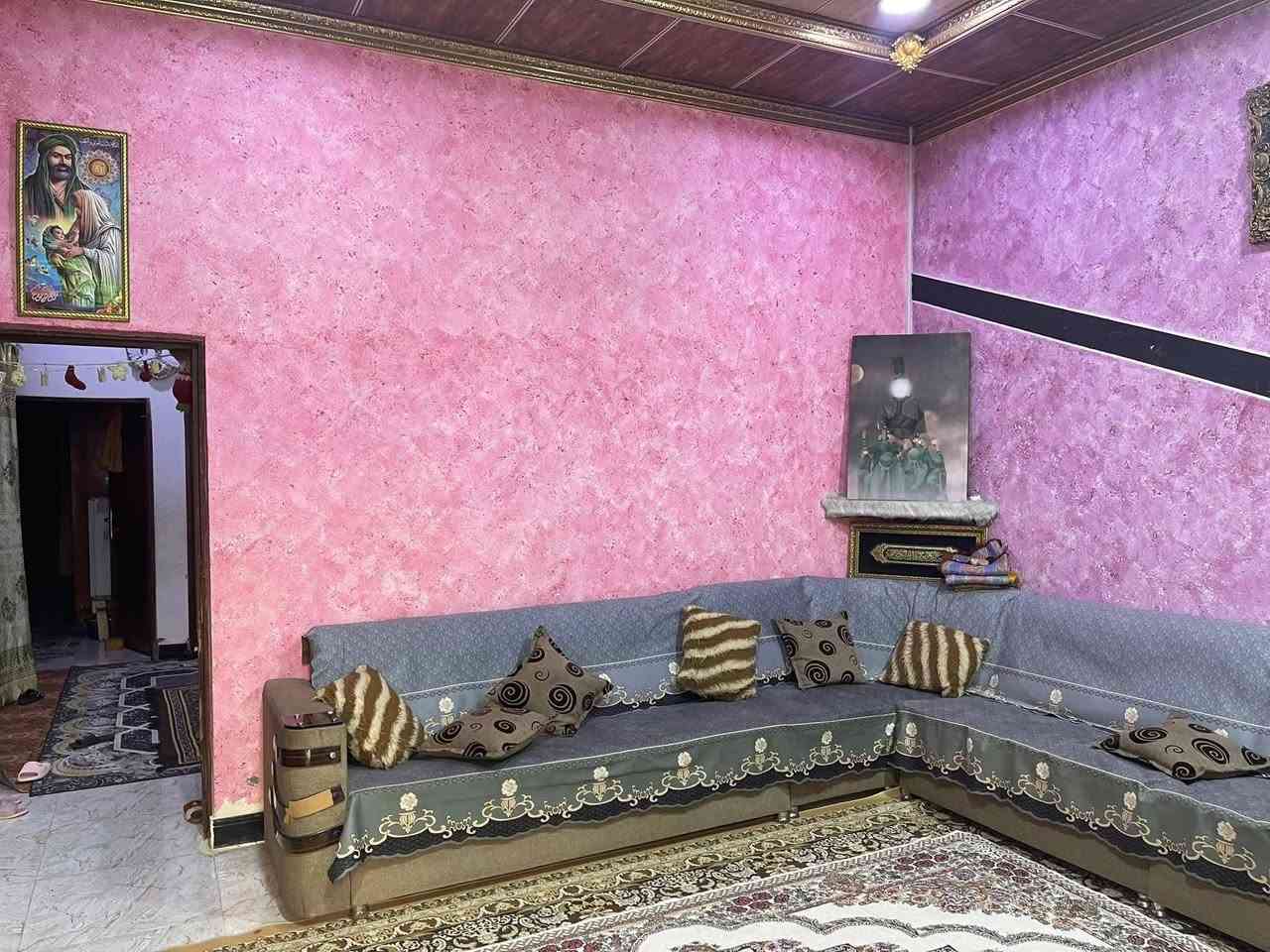 السلام عليكم بيت المساحه الكليه ٢٥٠م طابو زراعي بأسم عراقي عقد وكاله ونسخه من الطابو مساحة البناء ١٥٠م يقع البيت على نهر .
يحتوي البيت على غرف عدد اثنين وصحيات داخليه وخارجيه واستقبال ومطبخ وحديقه وطارمة كبيرة تصلح كراج للسيارة مع مساحة خلف الدار .
 البيت حلو ومرتب موقع البيت طريق صحراء خلف معرض الراشد السعر المطلوب ٩٠ قابل لتفاوض الاتصال . 
***********
***********
السلام عليكم بيت المساحه الكليه ٢٥٠م طابو زراعي بأسم عراقي عقد وكاله ونسخه من الطابو مساحة البناء ١٥٠م يقع البيت على نهر .
