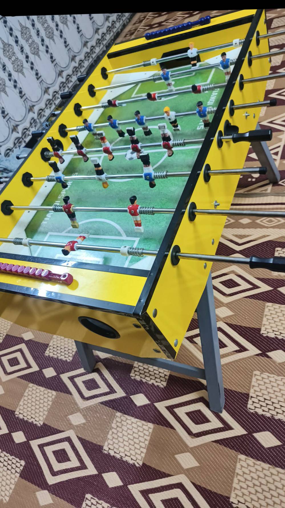 فيشه للبيع نضيفه و مستخدمه قلیل لون مميز💛 عنواني بغداد سبع اقصور السعر 200 وبيها مجال الشراي يراسلني واتساب ***********