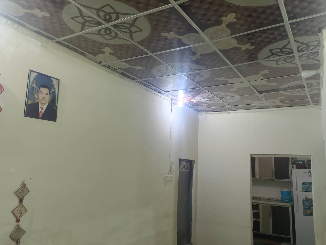 سلام عليكم بيت للبيع مساحه 100 وا عرصه 100 بيت تجاوز على شارع كربلاء عمود 28 خلف اكريت مول السعر 8وبي مجال خط وطني او مولده ماعايز كلشي سستم كامرات الاتصال ***********
