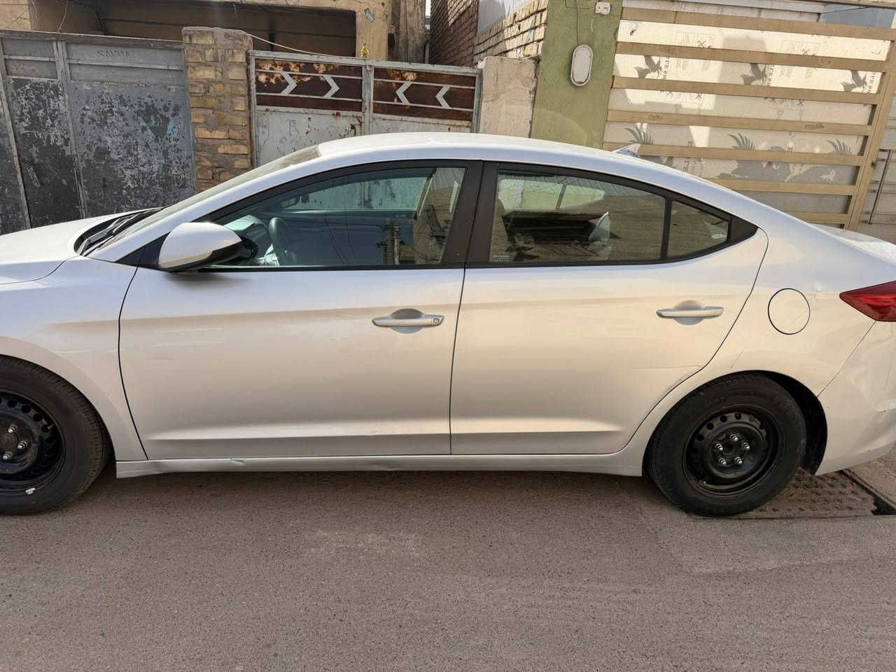 السلام عليكم للبيع النترا موديل 2018 بغداد امريكي السياره بيها قطعتين حادث امريكا مرفق ويا المنشور حادث العراق فقط قبق جنطه بدوان دواخل بدون لغود بدون شواصي مقفوله الجاملق الي مرفق ويا صور الحادث هذا مسروق يعني ما مضروب فقط الباب حادثه وبيه تقرير واني ابيع 3 قطع مكينه 2000 دوش بلاديه ما مفتوحه ابدا ولا كير كله بلاديه السياره وين ما يعجبك وديه الي سونر يعجبك ماشيه 119 ميل كلشيء شغال بيه تبريد ثلج مود درايف سبورت ايكو سمارت شاشه اندرويد كار بلي صدر جديد تخم تاير جديد مابيه اي نقص مكاني بغداد سعر 105 وبيه مجال بسيط رقم الهاتف *********** بي واتساب
