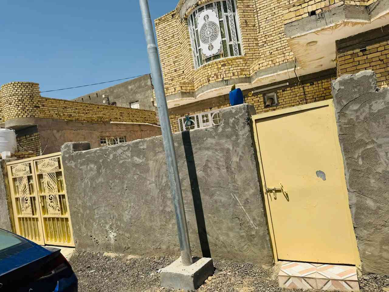 بيت زراعي(بناء جديد)
مساحة 300 م 
*الطابق الاول يتكون من :

#غرفتين 
#استقبال
#مطبخ
#ديوان
#صحيات  

*الطابق الثاني يتكون من :
#غرفتين
#صالة
#صحيات
#كهرباء جديده
 
#مكان البيت : فرع معمل الغاز الشطرة الجديد ع الشارع العام  مقابل فرع ال جهل(مسافة قليلة عن الشارع العام تبليط لباب البيت )

اتصال   او وتساب /***********
اتصال /***********

