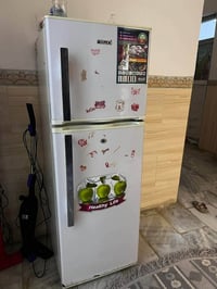 ثلاجه • تشتغل وتجمد • ١٠ قدم