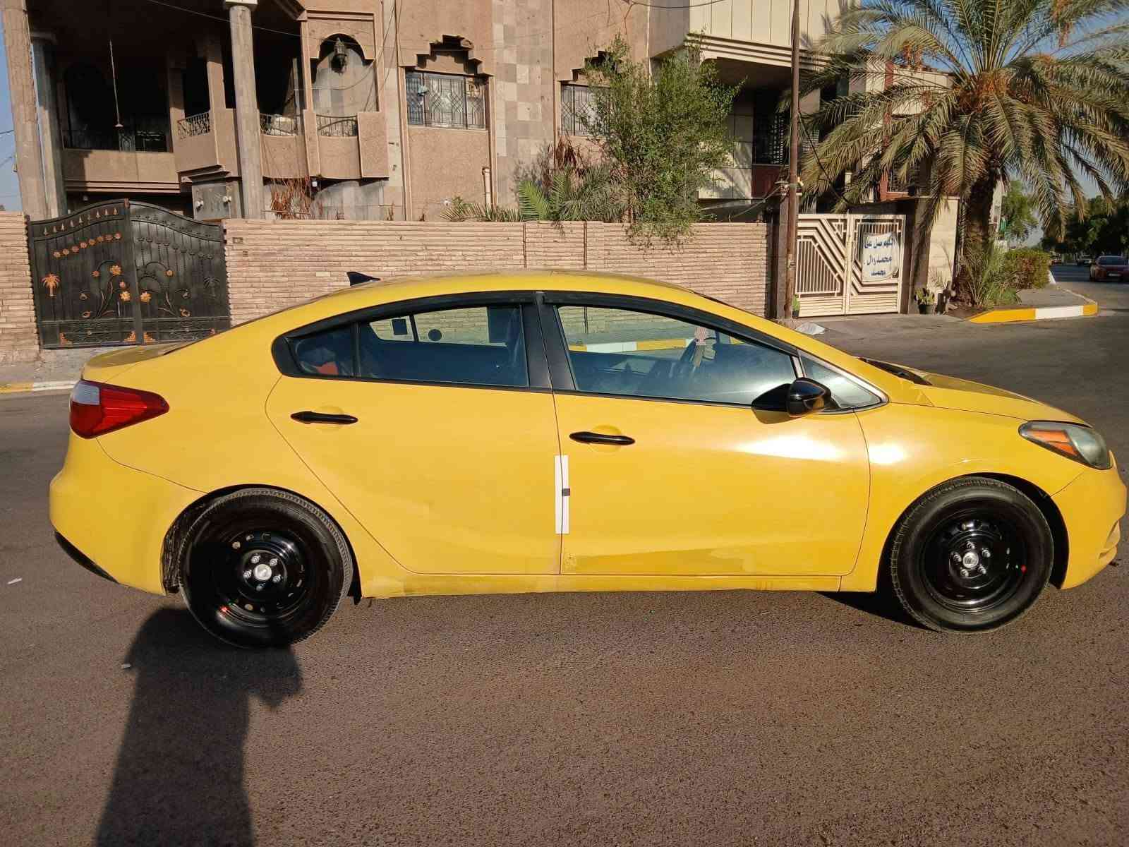 يالله السلام عليكم كيه فورتي موديل 2016وارد امربكي سونار منشور السياره جديده وجاهزه مكينه وكير وحداديه وتخم تاير وتبريد مكفولات مكينه 1800دوش العنوان بغداد رقم هاتف ***********السعر 90وبي مجال شي بسبط
