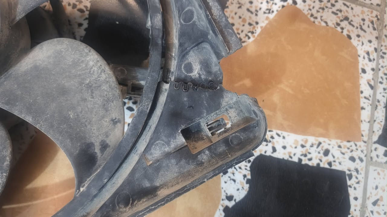 السلام عليكم للبيع غراض افيو  ماصده جهة اليسار مروحه  شباج افيو اصلي كفر دعاميه العنوان حله الرقم ***********
