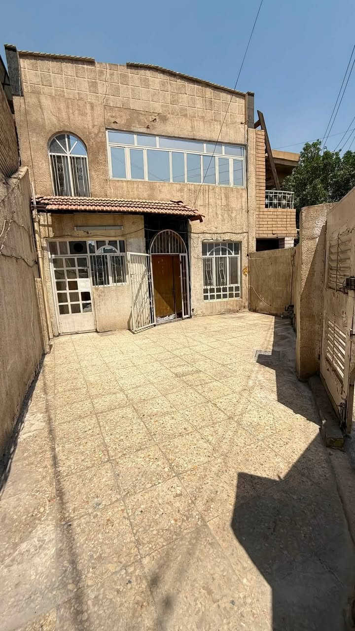 بيت للأيجار 150م 3 غرف ومطبخ وصاله على شارع عريض موقع المشتل قرب شارع الحاسبه ***********
