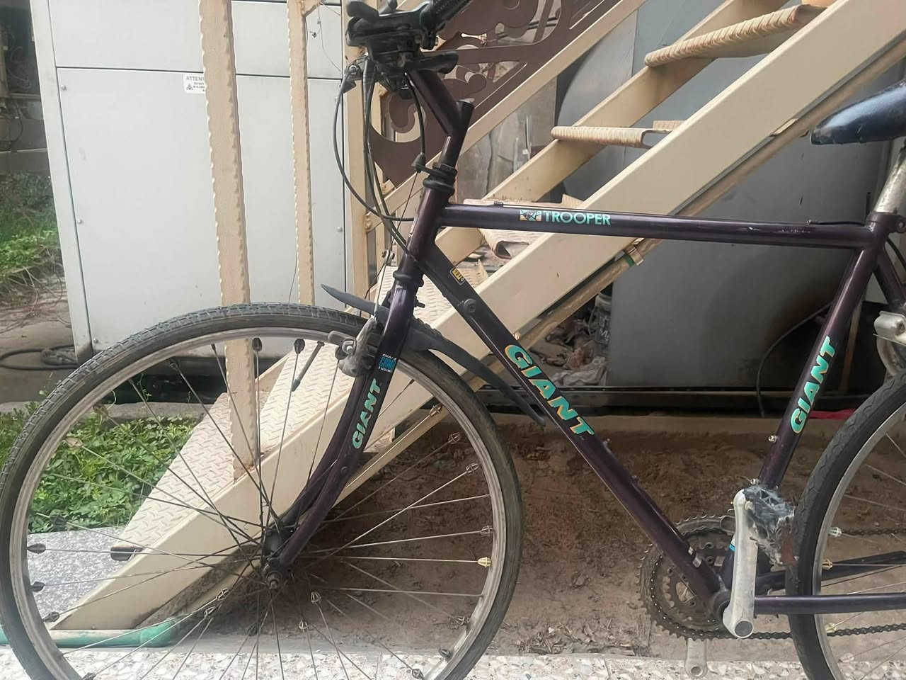 السلام عليكم بايسكل giant trooper حجم 700c مال ترحال frame cromo نقص بايدر سعره 40 الف وبيه مجال مكاني قرب جسر الجادريه ***********
