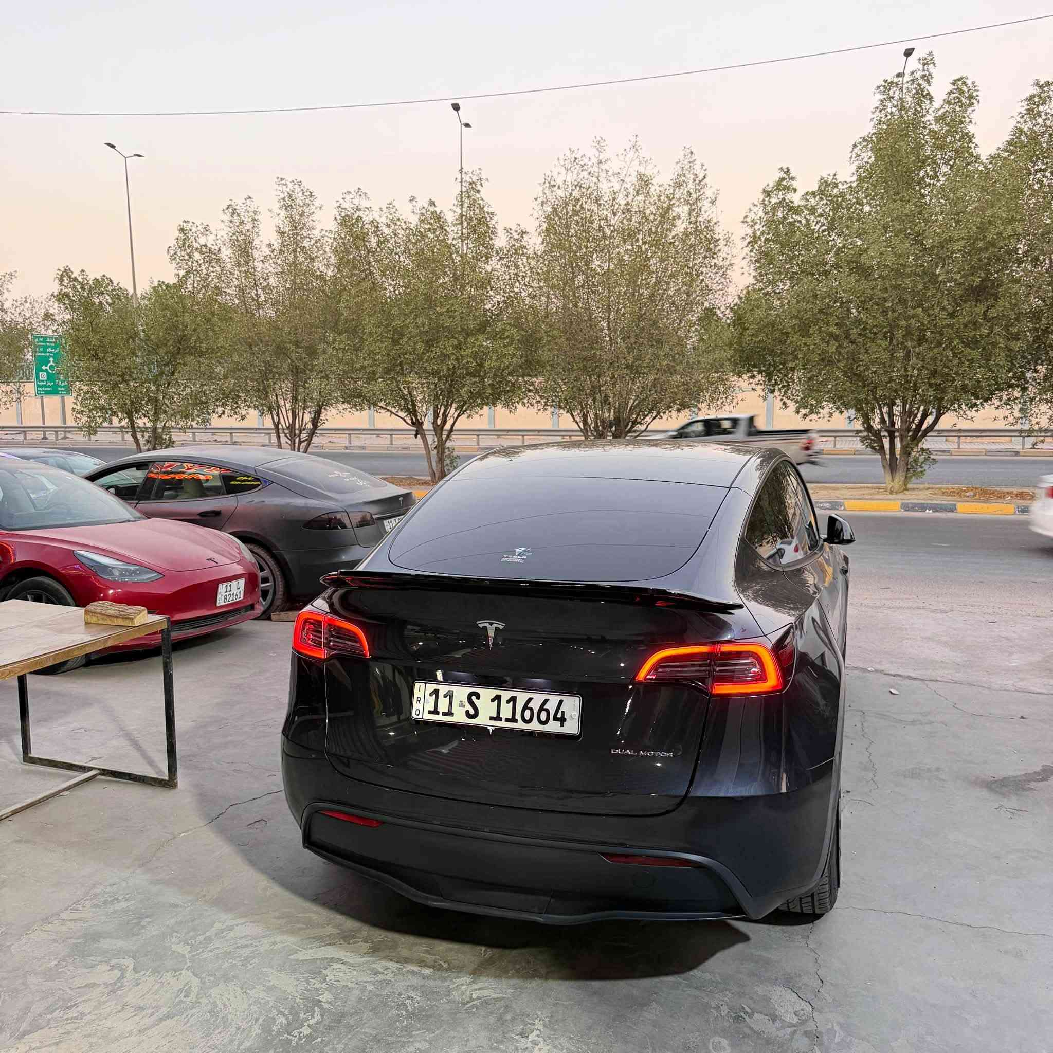 بيع فقط 
تسلا موديل y تك ماطور 
2024 
ماشيه 43,000 km 
بدون ايرباك 
ثلاث قطع صبغ 
السعر 183
عنواني النجف الاشرف حي الغدير 
تواصل ***********
