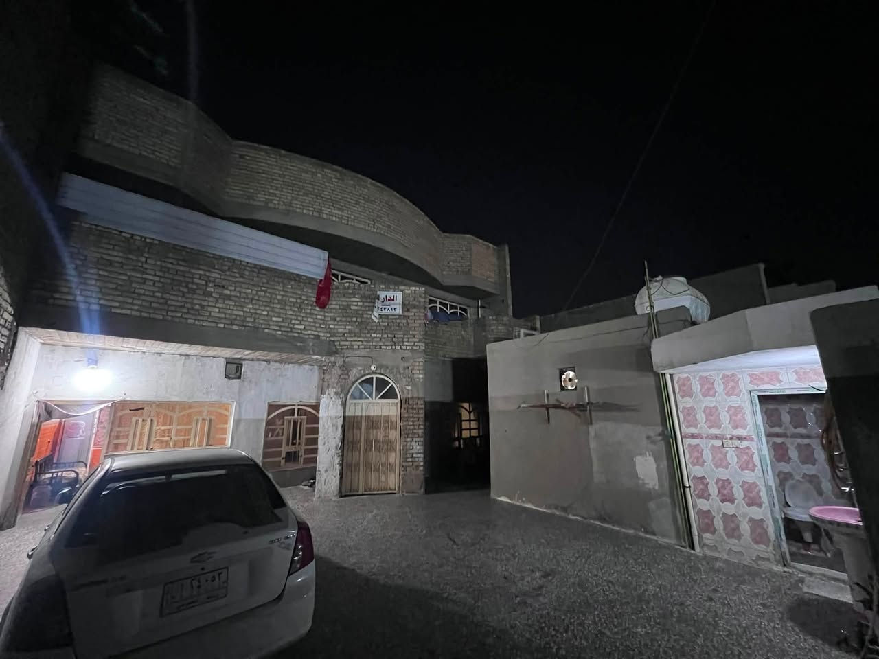 سلام عليكم
بيت للبيع مساحه 300 متر
طابقين يحتوي على 7 غرف
محل اسواق
بيت كامل من كلشي
العنوان الاورفلي مقابل جامع الهدى
مكلف بالنشر الاستفسار مع صاحب الدار
***********
