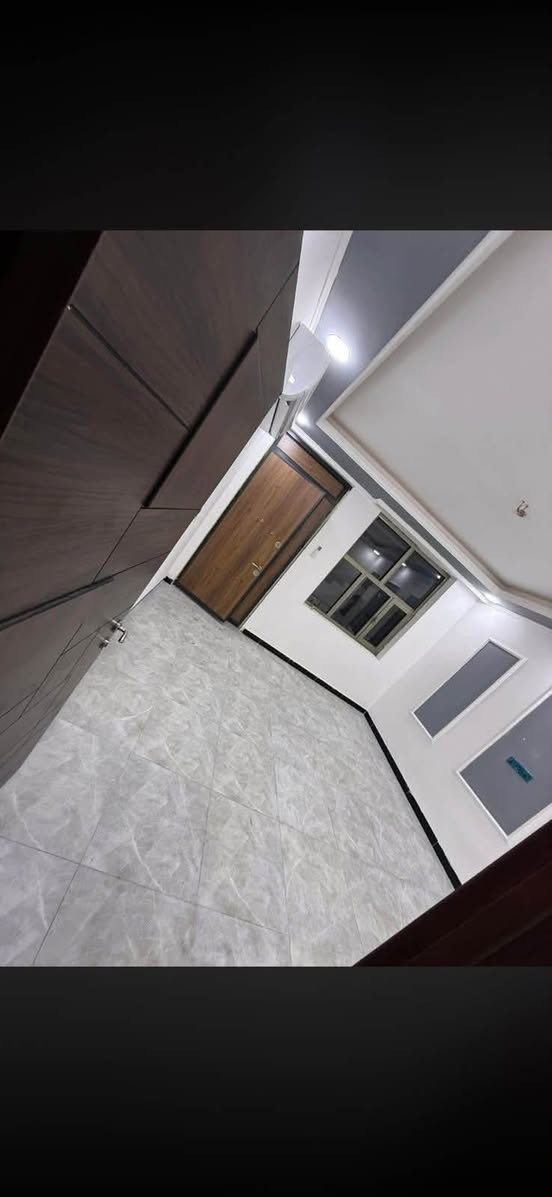 🏡 شقة للإيجار في السيدية – مربع الاقتصاديين ⚜️

فرصة مميزة للسكن بموقع هادئ ومناسب، شقة طابق أول مع نظام مصعد، بتوزيع عملي ومريح:

✨ غرفتا نوم، إحداهما سويت
✨ صالة ومطبخ
✨ خدمات صحية
✨ شاملة جميع الخدمات
✨ موقع مميز في مربع الاقتصاديين – السيدية

💰 الإيجار: 750 ألف دينار شهرياً

📞 للاستفسار والتواصل:
***********
***********

#شركة_العز_العربية #السيدية #شقة_للإيجار #عقارات_بغداد #عقارات_السيدية #للإيجار
