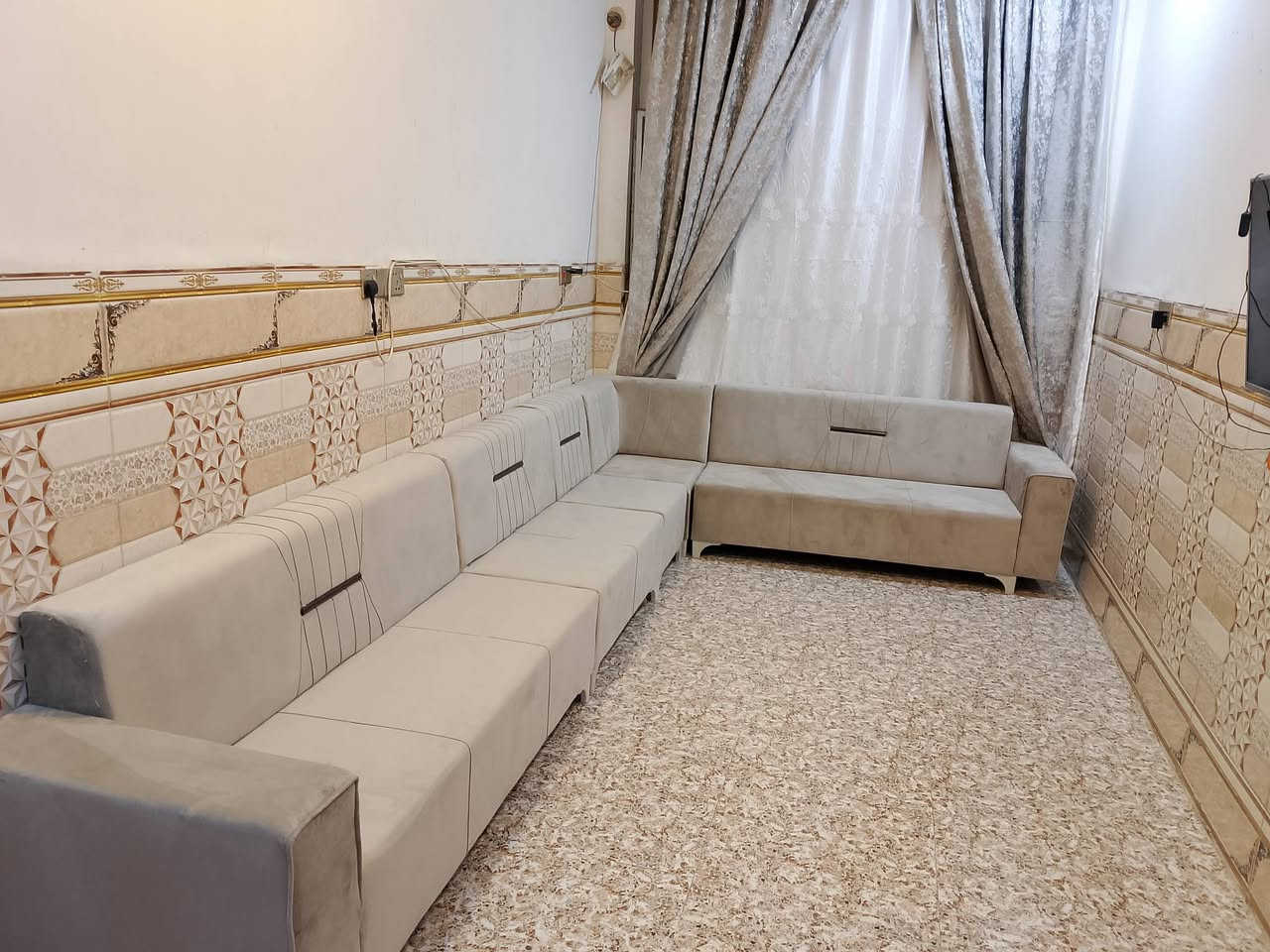 السلام عليكم ديوان عشر مقاعد نضيف اشوف بعينك ميعجبك لا تاخذه مكاني حله مركز المدينه الاستفسار *********** السعر 280

