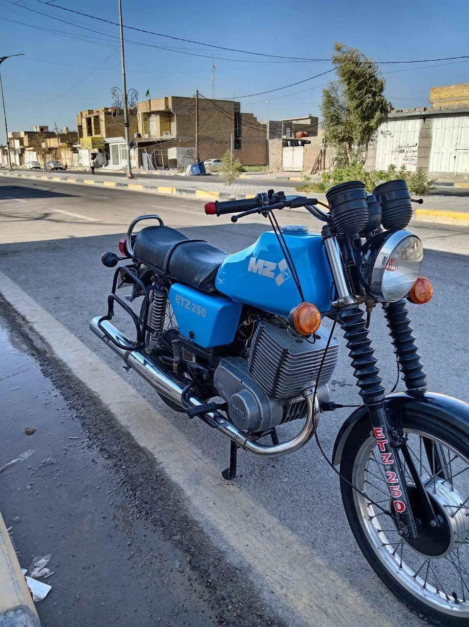 سلام عليكم  ماطور MZ  82 شغال و نضيف و كامل
كصه 3 محرك الماني اصلي غراضه المانيه كهربائيات كلها كامله رقم و سنوية بدون راعي  
ملاحظه(بي فقط لحيم كد اصبع بالخشم)  
السعر 1500 وبي مجال قليل المكان واسط الكوت
للاستفسار(‏‪***********‬‏)
