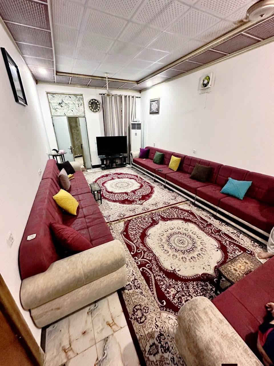 #فرصة_مميزة_بسعر_مناسب

🏡 بيت للبيع – في منطقة حي موسى الكاظم ( ع )

📍 الموقع: قرب  محطة الكهرباء الثانية 

📐 المساحة: 228 م². ركن

🔹 الطابق الأرضي:
• براني
• غرفة نوم
• صالة
• مطبخ
• صحيات داخلية وخارجية
• كراج

🔹 الطابق الثاني:
• 4 غرف نوم
• صالة
• صحيات عدد 2

🏗️ البيت مشتغل بيه حفر وحدل، والأساس شريطي 50×50.

🔄 يرهم  مراوس بقطعة أرض في الجربوعية الـ6000 أو منطقة الـ36، مع دفع الفرق حسب الاتفاق.

📸 💰💰لمعرفة السعر  اكتب تم في التعليقات او اتصل ع ارقام المكتب

عنوان المكتب:
الجربوعية ال6000 – شارع حيدر الحداد – مقابل مدارس العتبة.
 
 للتواصل على الأرقام:

📞 ***********
📞 ***********
