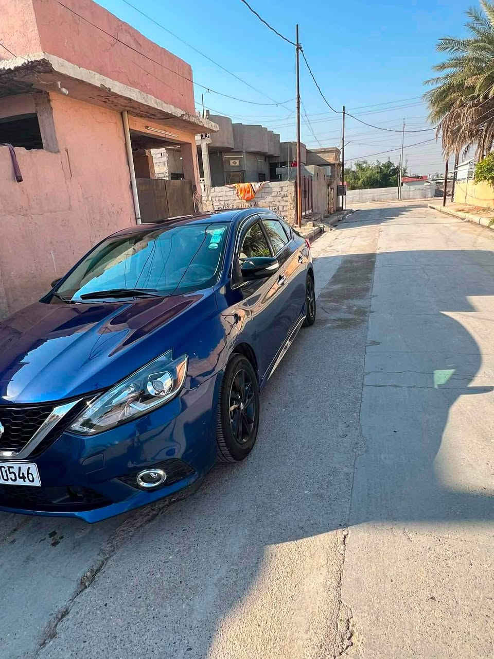 ***********
نيسان سنترا 2019 فئة SR، وإذا هي مواصفات US Spec فهذه أهم مواصفاتها الأصلية:
🚗 المحرك والأداء
* المحرك: 1.8 لتر، 4 سلندر DOHC
* القوة: 124 حصان عند 6000 RPM
* العزم: 125 lb-ft ≈ 169 نيوتن.م
* القير: Xtronic CVT أوتوماتيك
* الدفع: أمامي FWD
* بنزين عادي.
* استهلاك EPA تقريبًا 29 مدينة / 37 طريق / 32 مجتمعة MPG. 
⭐ مواصفات SR الخارجية
* جنوط ألمنيوم 17 إنچ
* إطارات 205/50R17
* مصابيح أمامية Projector LED منخفضة
* إضاءة LED إضافية
* Fog lights
* مرايا كهربائية ومدفأة مع إشارات LED
* سبويلر خلفي
* Side skirts رياضية
* Chrome exhaust finisher
* تصميم رياضي خاص بفئة SR. 
🛋️ الداخلية والتجهيزات
* مقاعد Premium Sport Cloth
* تشغيل بصمة/زر Push Start
* دخول ذكي Nissan Intelligent Key
* شاشة 7 إنچ
* Apple CarPlay + Android Auto
* Bluetooth
* USB
* كاميرا خلفية
* Cruise Control
* دركسون مكسو بالجلد
* تحكم بالصوت من الدركسون
* مكيف Dual Zone Automatic Temperature Control. 

🛡️ الأمان
* ABS
* VDC نظام الثبات الإلكتروني
* Traction Control
* TPMS مراقبة ضغط الإطارات
* Automatic Emergency Braking متوفر مع CVT
* Airbags أمامية وجانبية وستائرية كركوك, العراق
