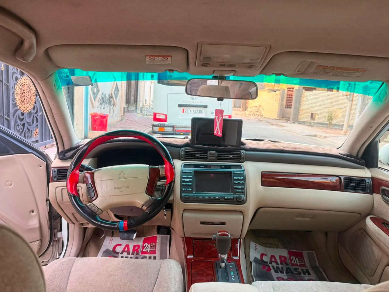 سلام عليكم سياره ملكه للبيع
موديل 2000

رقم صلاح الدين  انكليزي حرف A تحويل مباشر سياره بسمي لون ابيض خظراوي 
 
اربع 4دكم رقم مميز 

محرك D4الكبير

شاصي 75

استيرن كهرباء 

برده خلفيه كهرباء

تحويرة نجف فوك وجوه 

تبريد ثلج 

ملاحظه اخوان صوره مؤش عليها
يعني بيها طخا 

السعر125 بيها مجال قليل

ابو يوسف الشمري بغداد
***********
