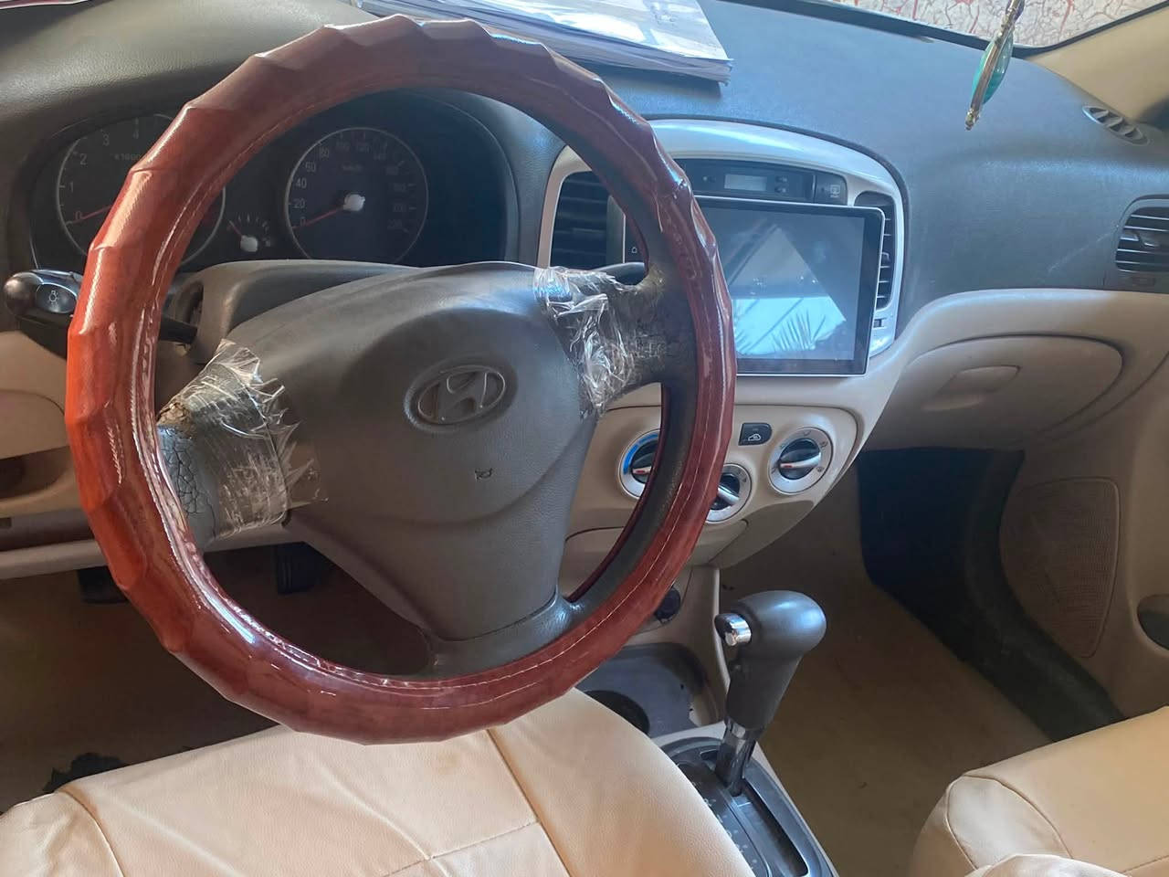 اكسنت ٢٠٠٩ محرك ١٦٠٠بيه تنقيص ميسان باسمي قفلهه٧٥ من لأخير ***********
