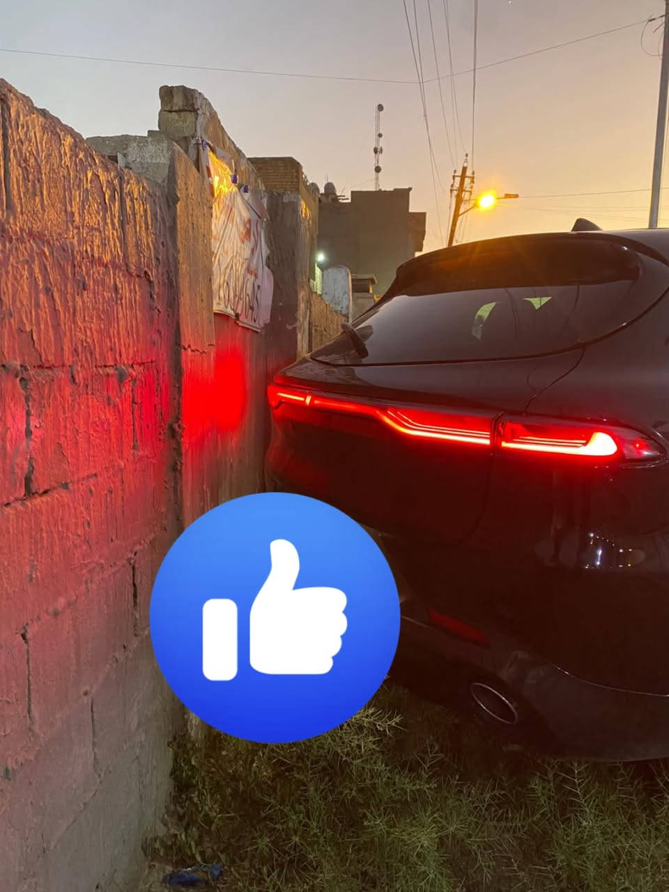دوج هورنت بلكن كهرباء بانزين كل مواصفات ما عدا فتحة بسقف موديل ٢٤ بدون حادث غرف بسيط للدوسة صار عندي سنة اطلع وطب خير من الله اشحن ساعتين امشي ٥٠كيلو متر الكل شغال كشن مخمل كهربائي  شغل كهرباء بنزين وشغال بس بانزين وشغال كهرباء رادارات منبه كير طيارة ثلاث سرع مثبت سرع قيادة ذاتية تحديد مسار مانع انزلاق صعود الجبال بسلاسة تشغيل نظام بانزين وكهرباء يشغل كير بكس خلفي تبريد ثلج بعز الحر تلفون ***********
