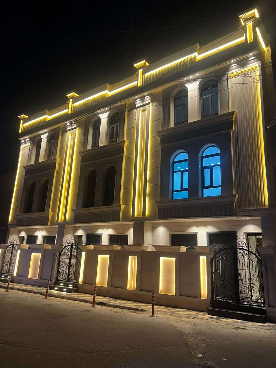 🏠 3 بيوت للبيع في السيدية
✨ بناء حديث – درجة أولى
📐 مساحة كل بيت: 50 متر
📏 واجهة كل بيت: 5.65 متر
🛏️ يحتوي كل بيت على 3 غرف نوم

📞 للاستفسار والتواصل واتساب:
0775273802
